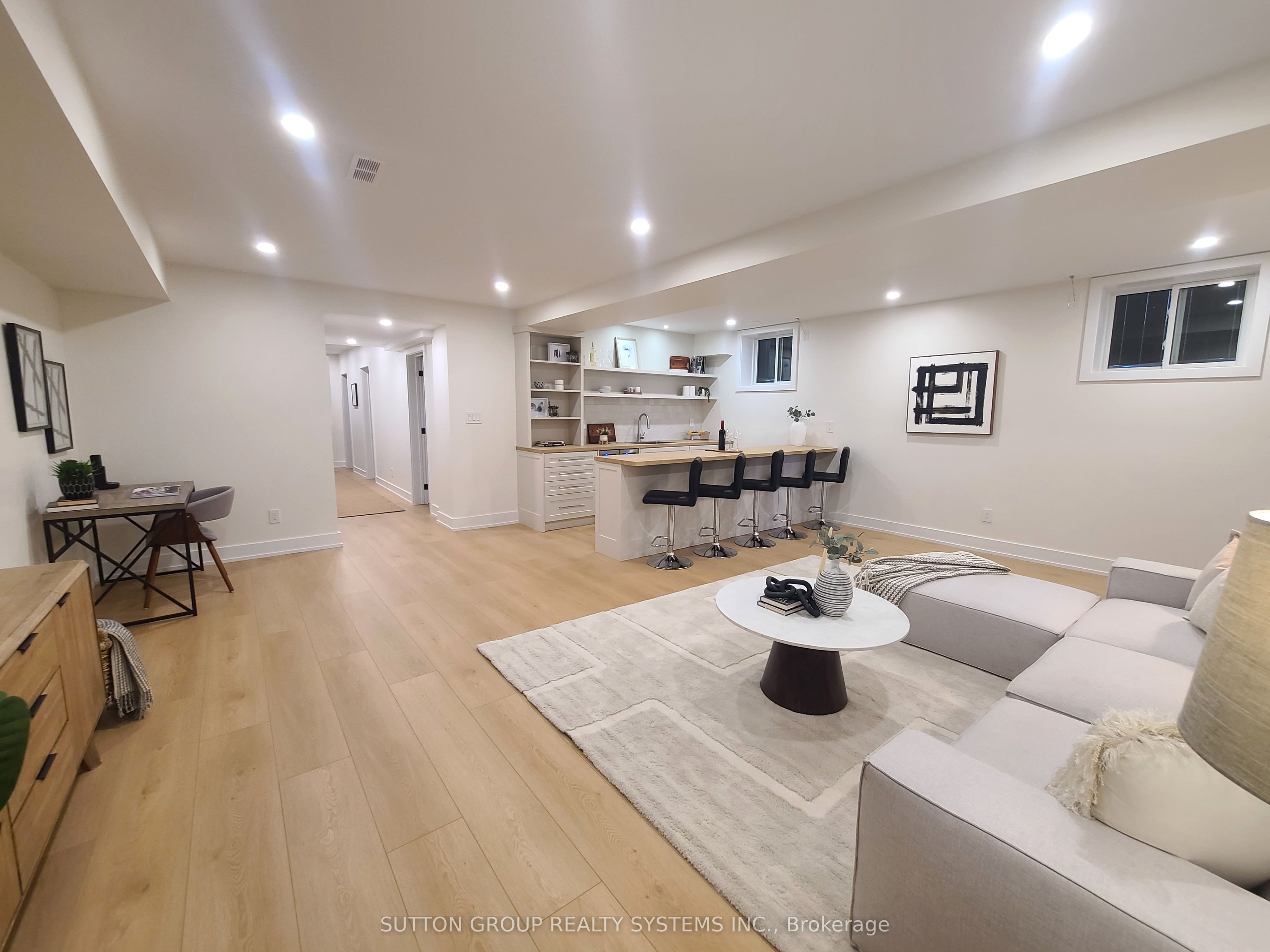 21 South Kingsway