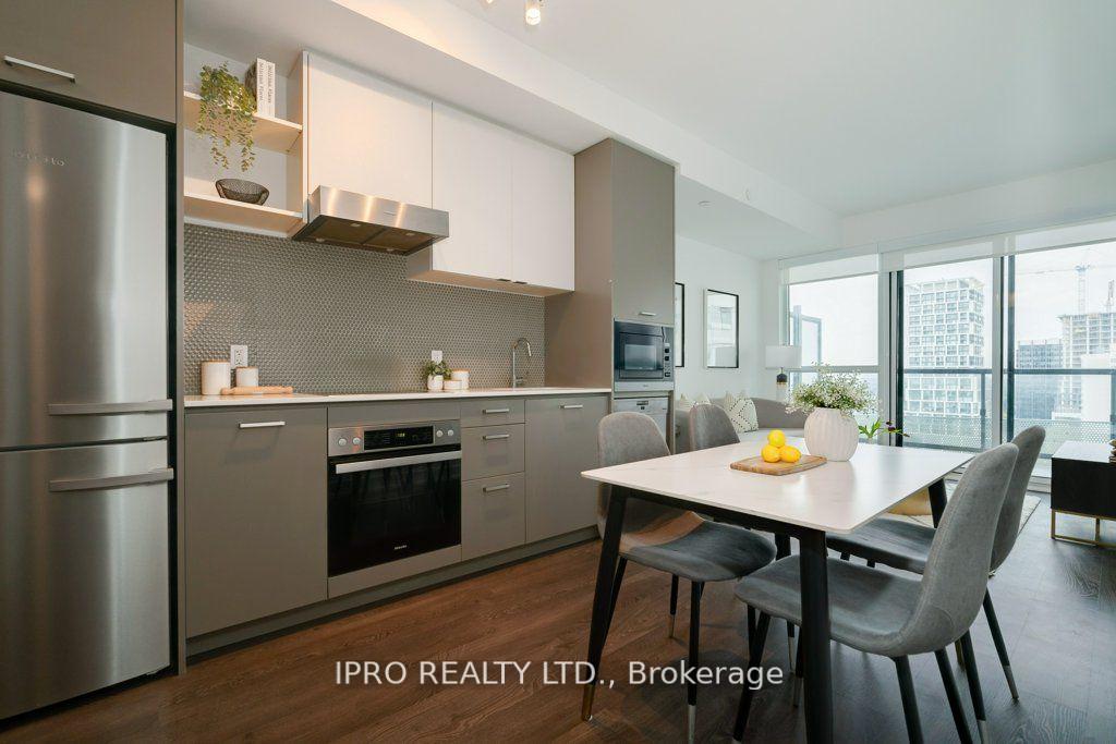 2 Bedrooms Condo at 11 Lillian, Toronto For sale