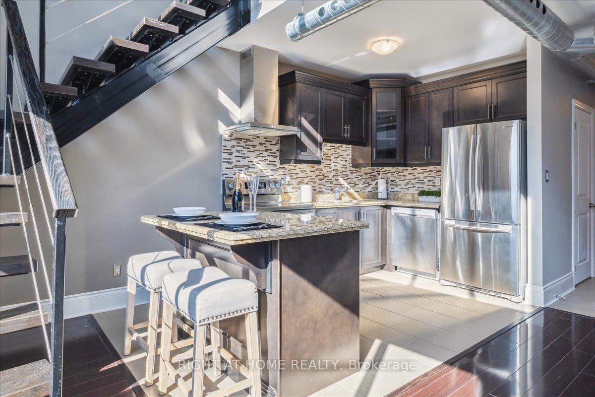 2 Bedrooms Condo at 80 King William, Hamilton For sale