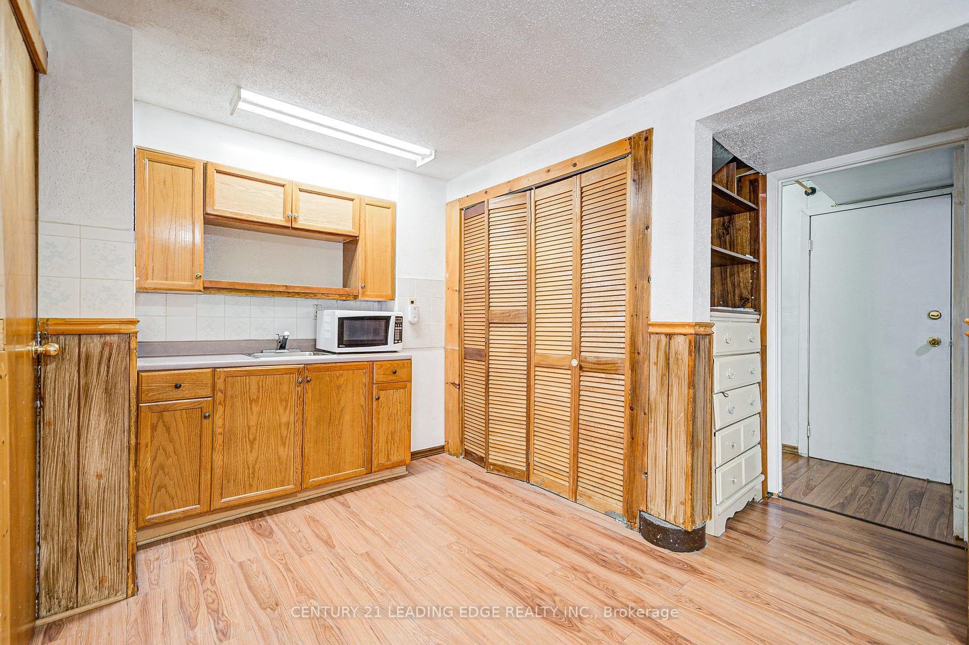 5 Bedrooms Condo at 25 Collinsgrove, Toronto For sale
