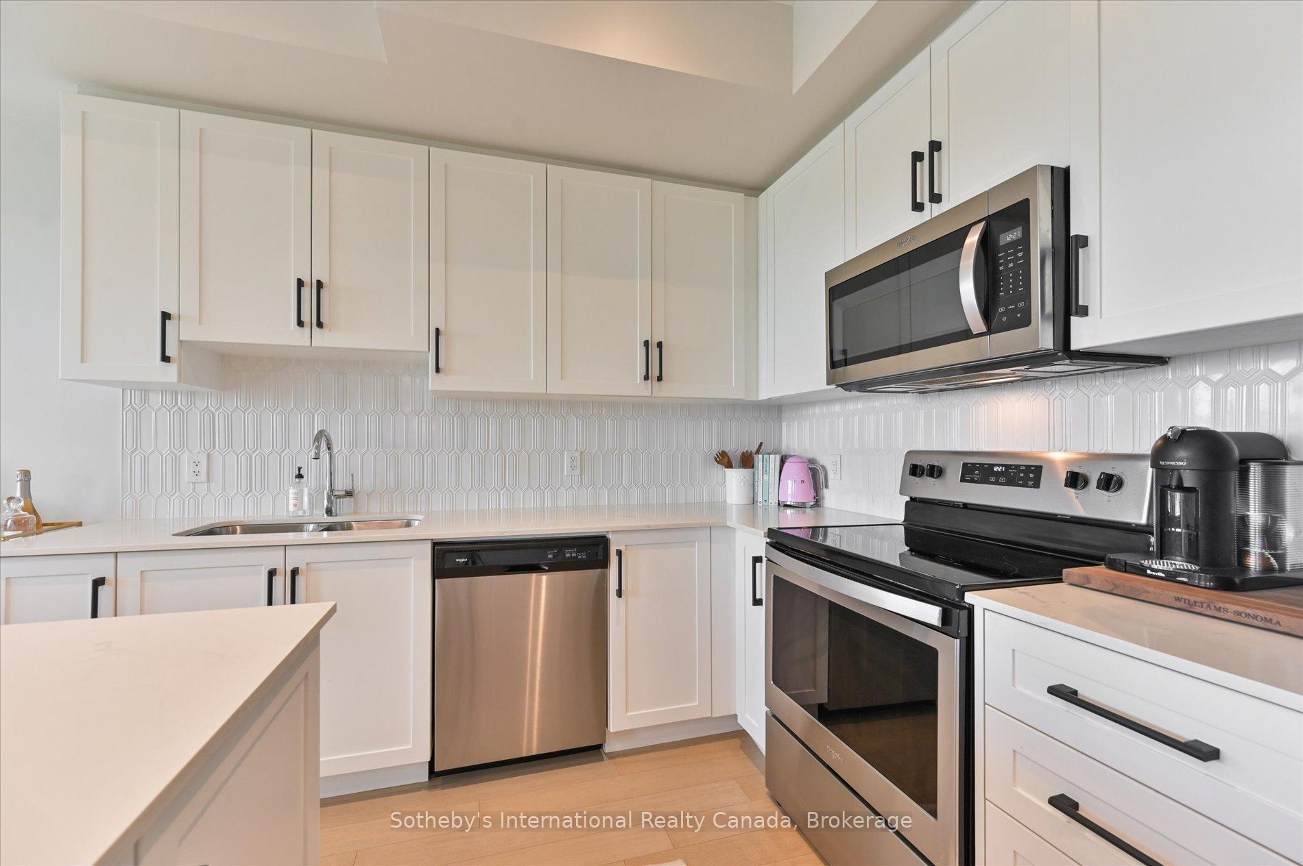 2 Bedrooms Condo at 2199 Lillykin, Oakville For sale