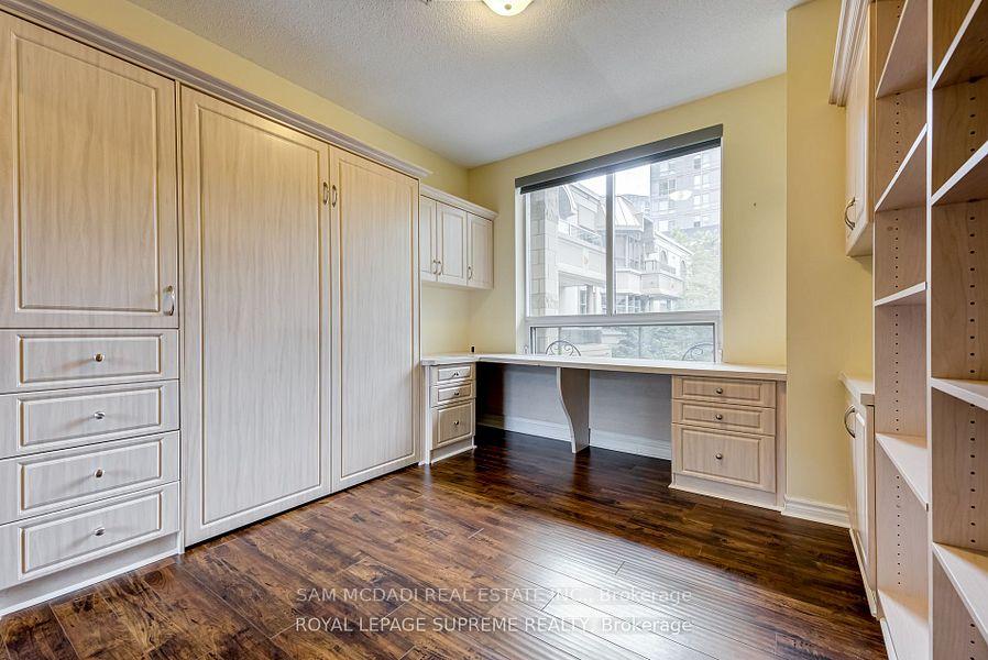 2 Bedrooms Condo at 350 Princess Royal,  Mississauga For sale