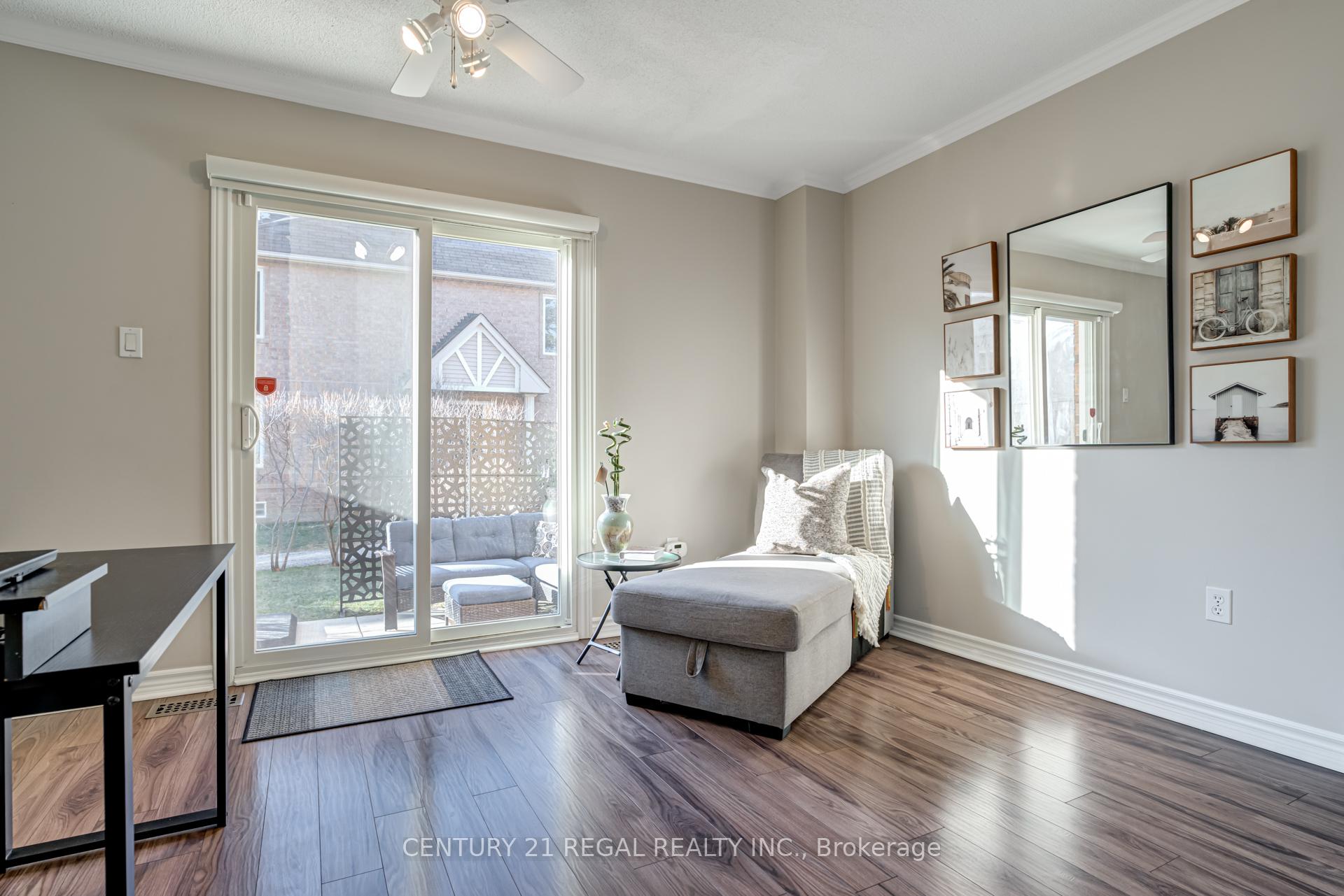 3 Bedrooms Condo at 45 Bristol, Mississauga For sale
