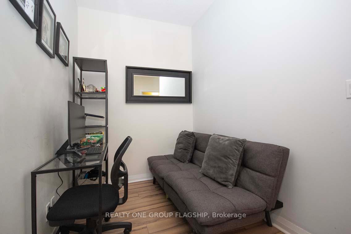 2 Bedrooms Condo at 75 Eglinton,  Mississauga For sale