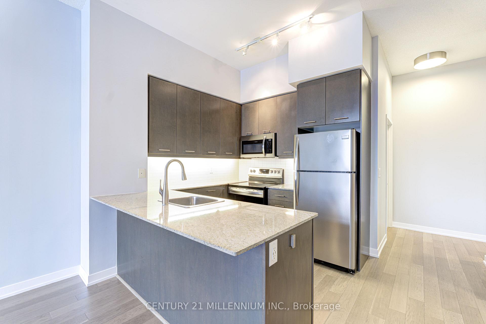 2 Bedrooms Condo at 365 Prince Of Wales, Mississauga For sale