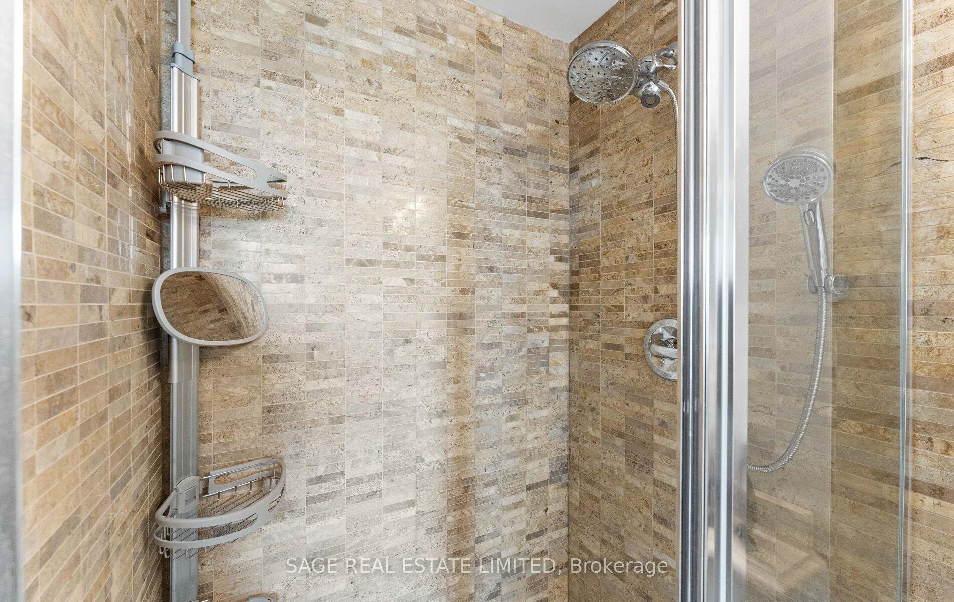 2 Bedrooms Condo at 88 Promenade, Vaughan For sale