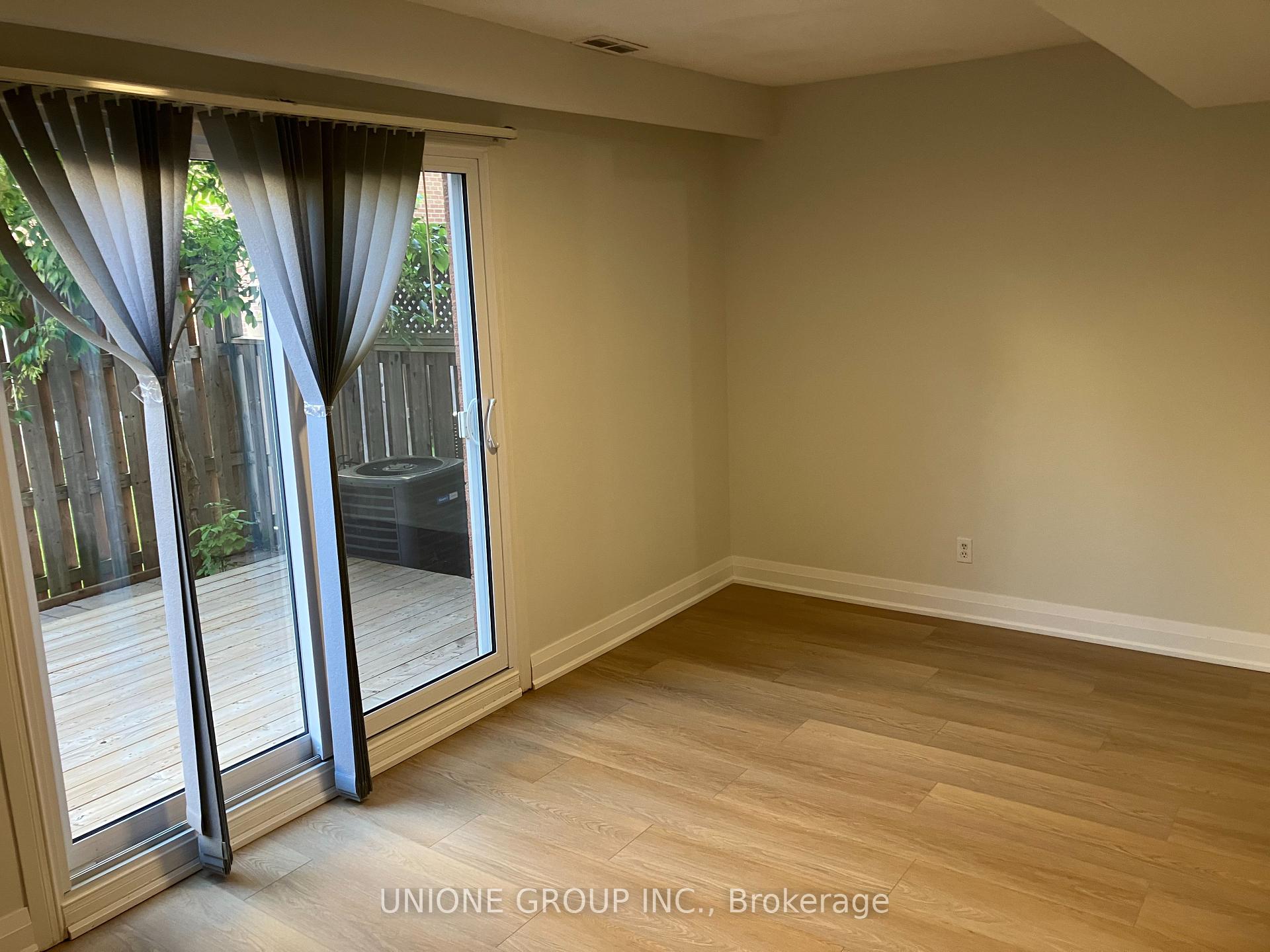3 Bedrooms Condo at 1570 Reeves, Oakville For sale