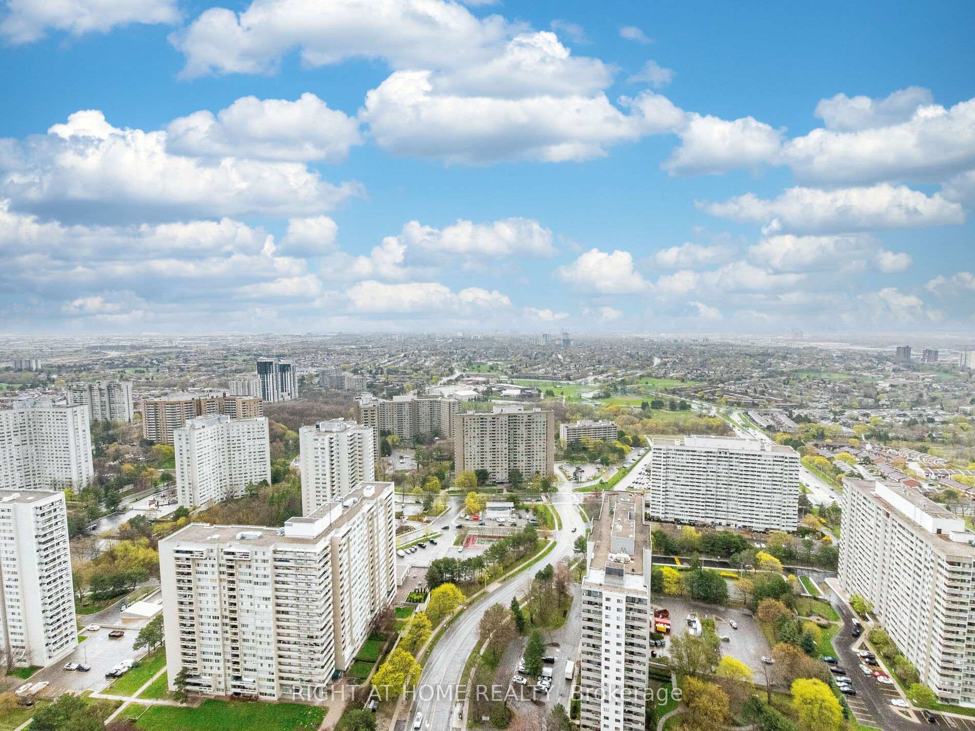 2 Bedrooms Condo at 30 Elm,  Mississauga For sale