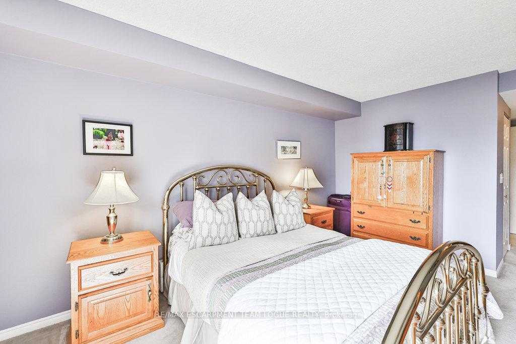 3 Bedrooms Condo at 7 Concorde,  Toronto For sale