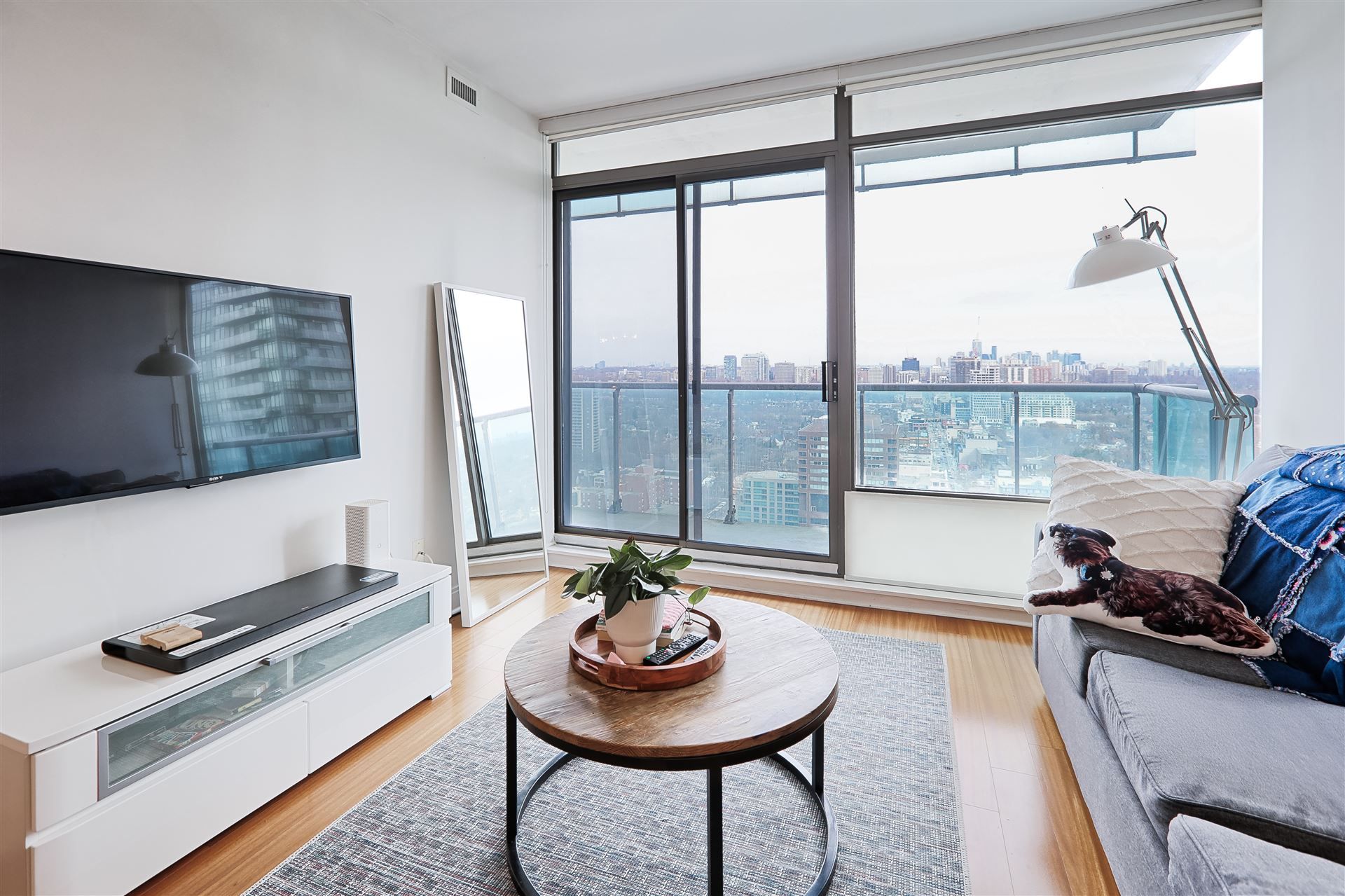 18 Yorkville Avenue 2906