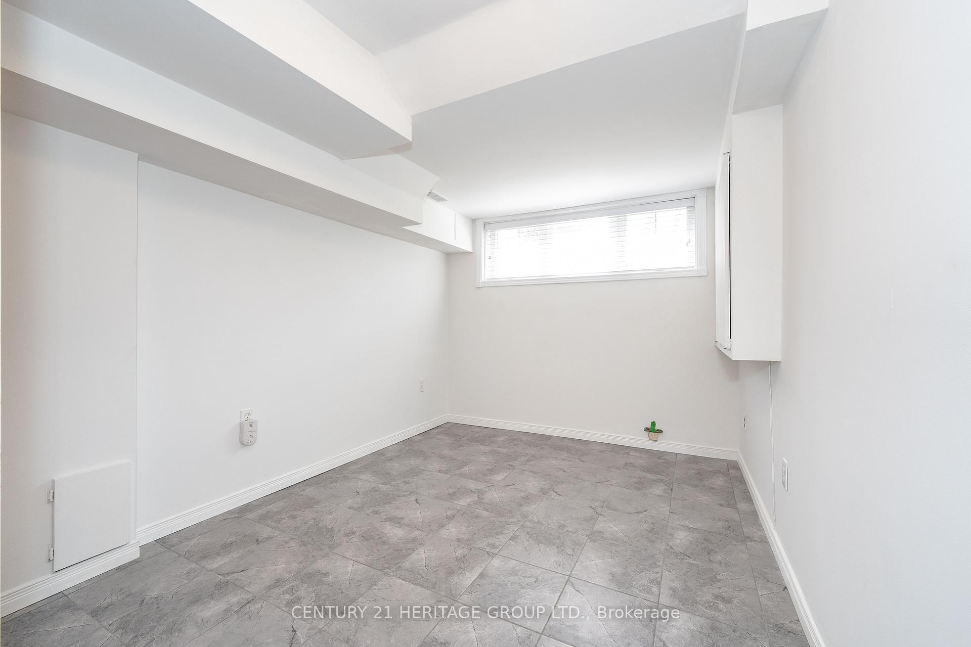 3 Bedrooms Condo at 124 Rory,  Toronto For sale