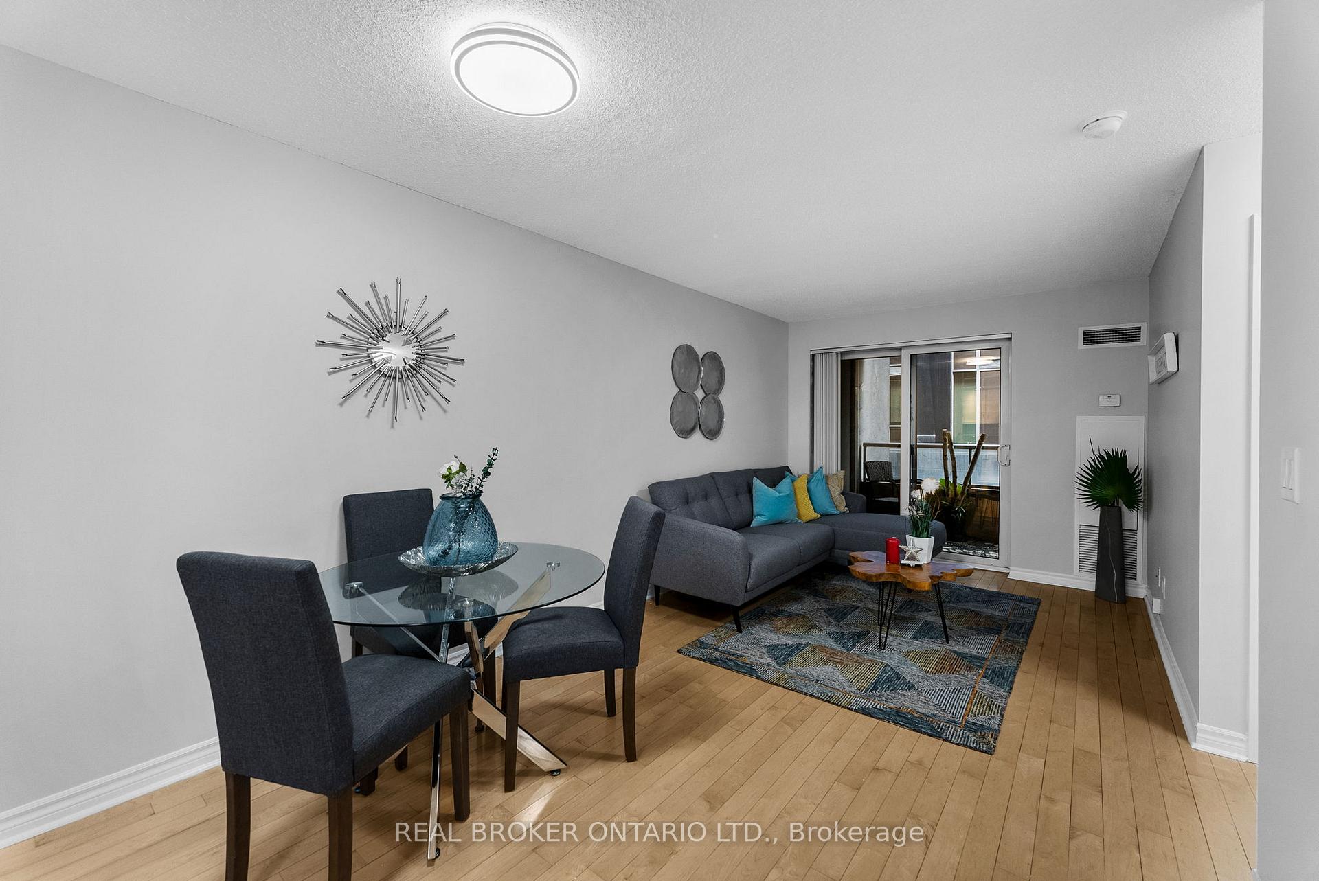2 Bedrooms Condo at 250 Wellington,  Toronto For sale