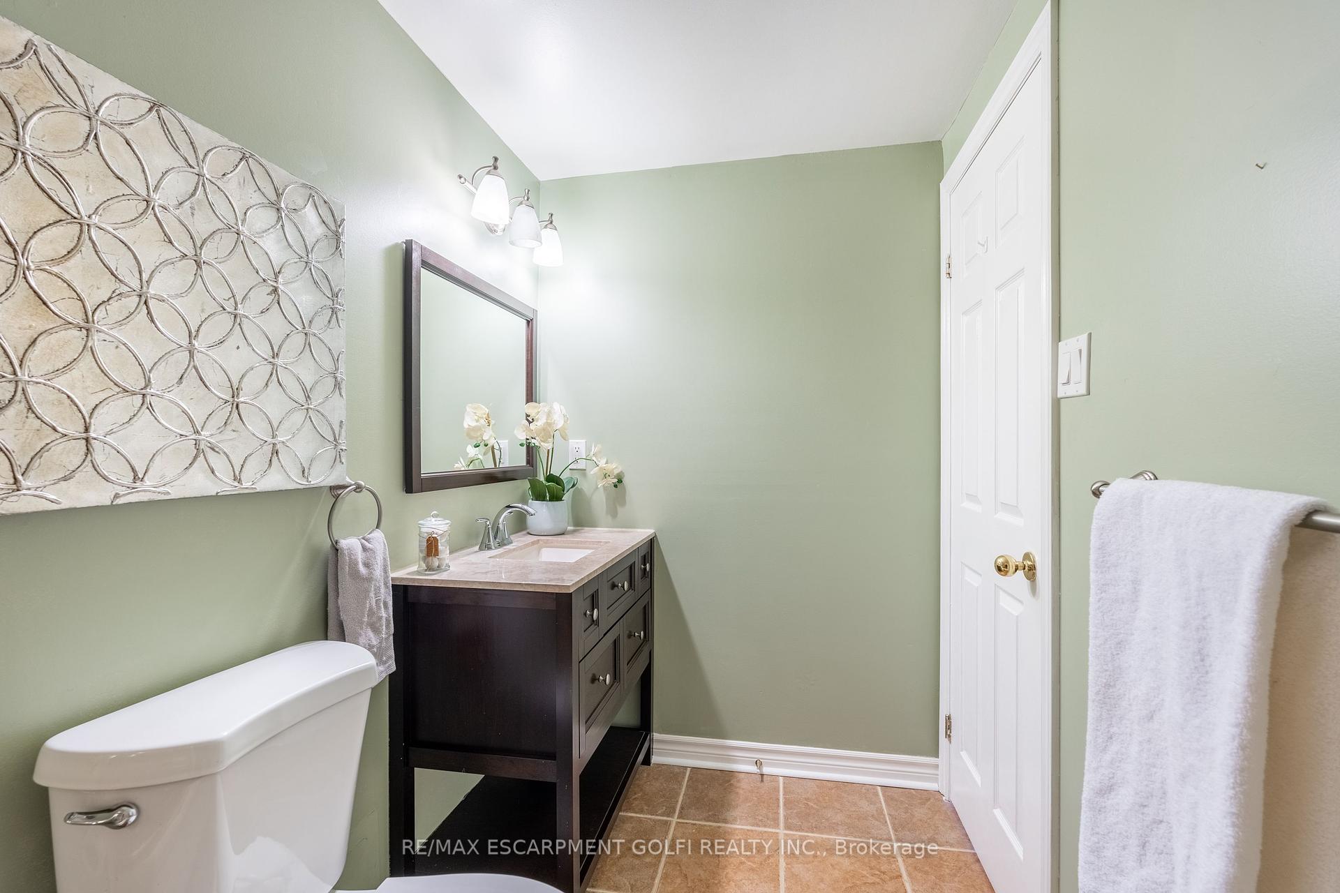 2 Bedrooms Condo at 416 LIMERIDGE,  Hamilton For sale
