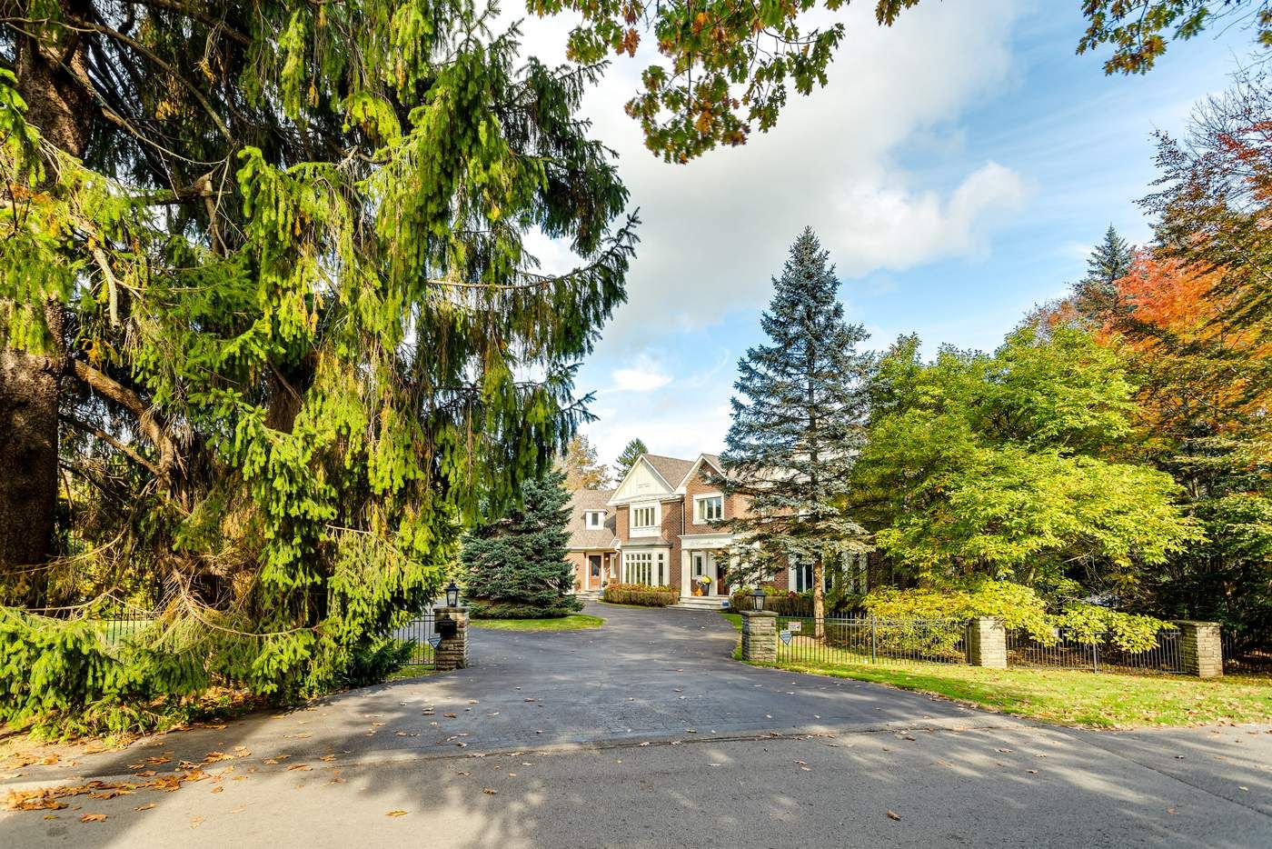 21 Ennisclare Drive