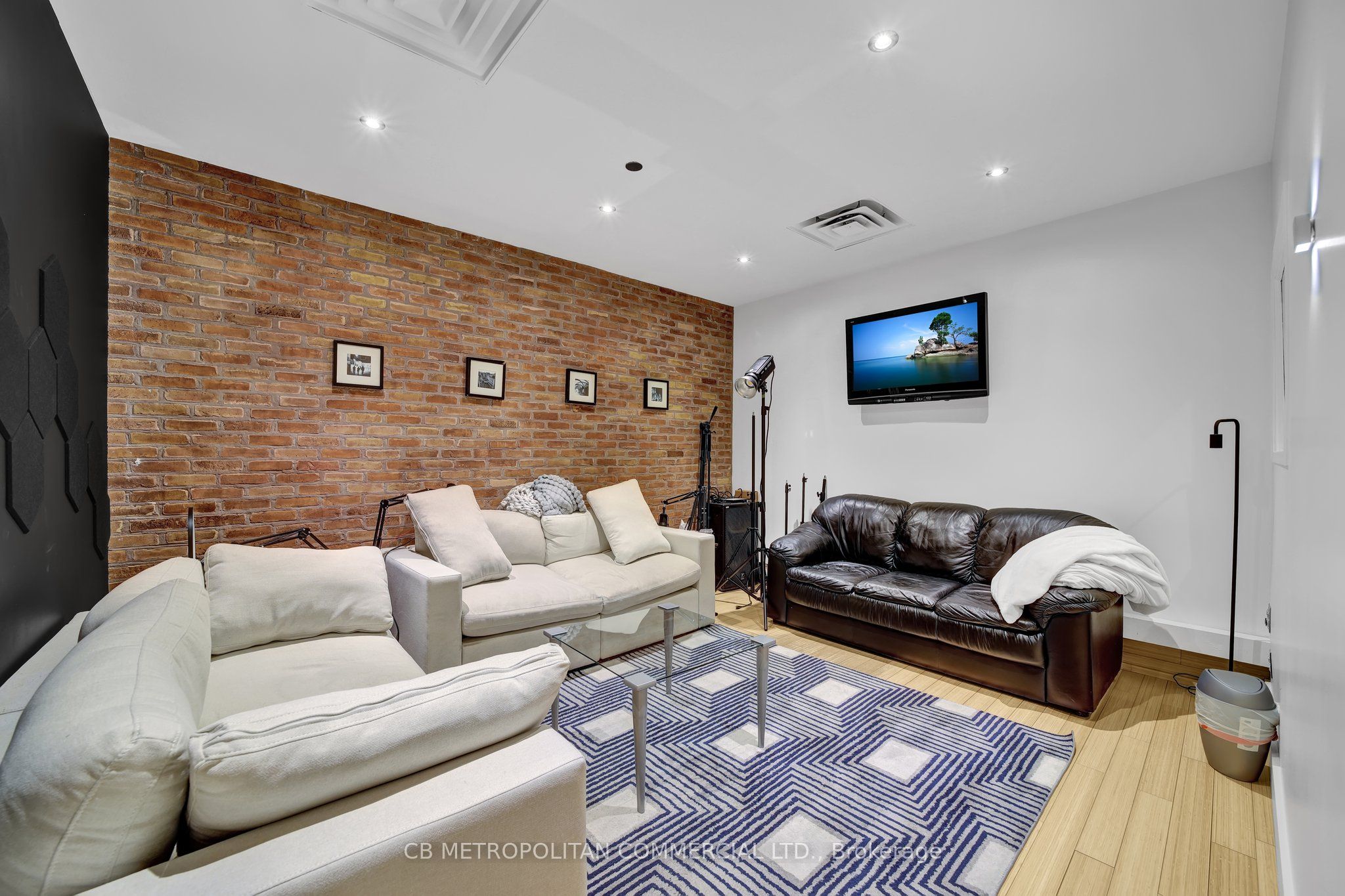 21 Camden Street, #301