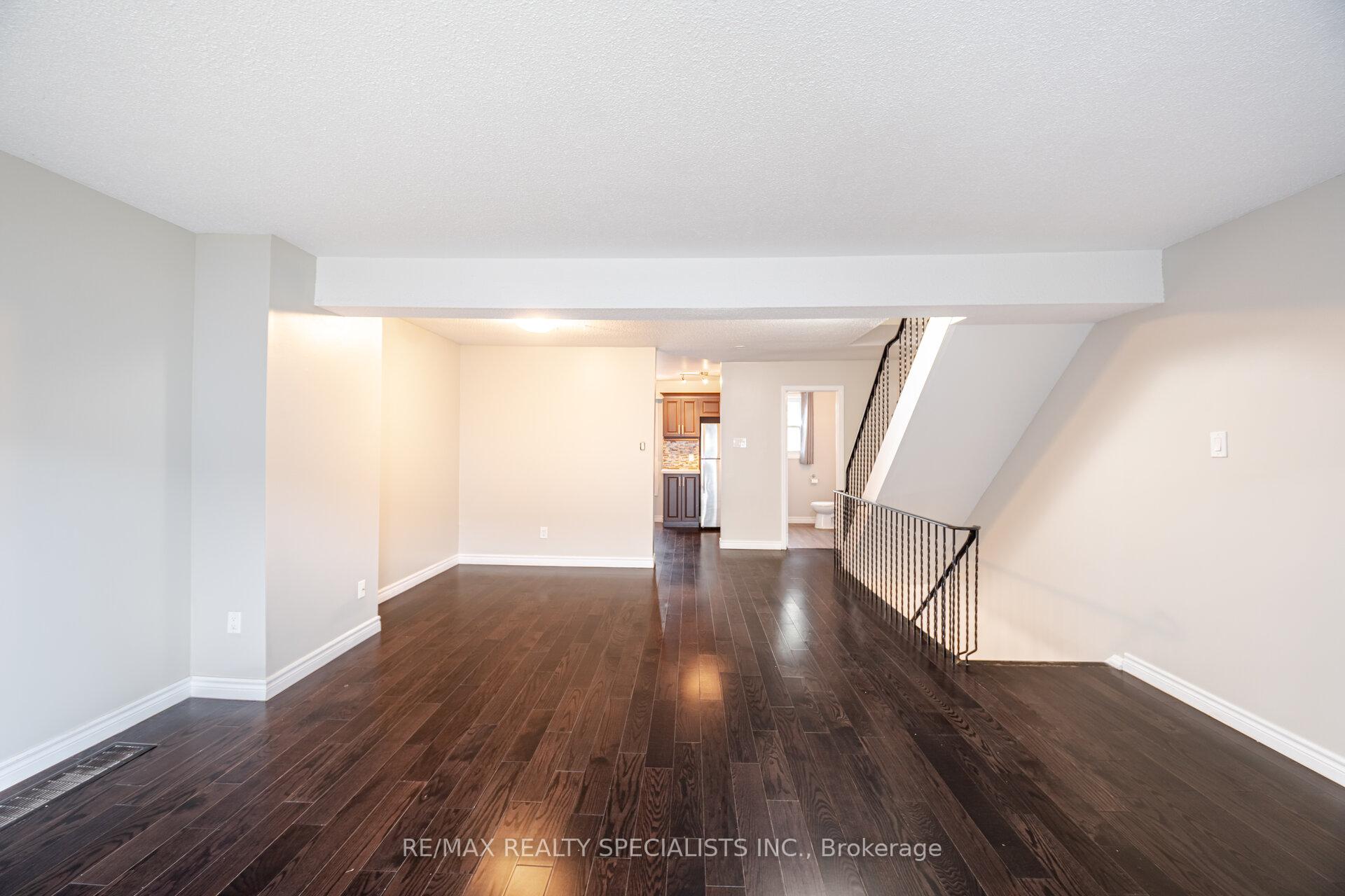 3 Bedrooms Condo at 2440 Bromsgrove, Mississauga For sale