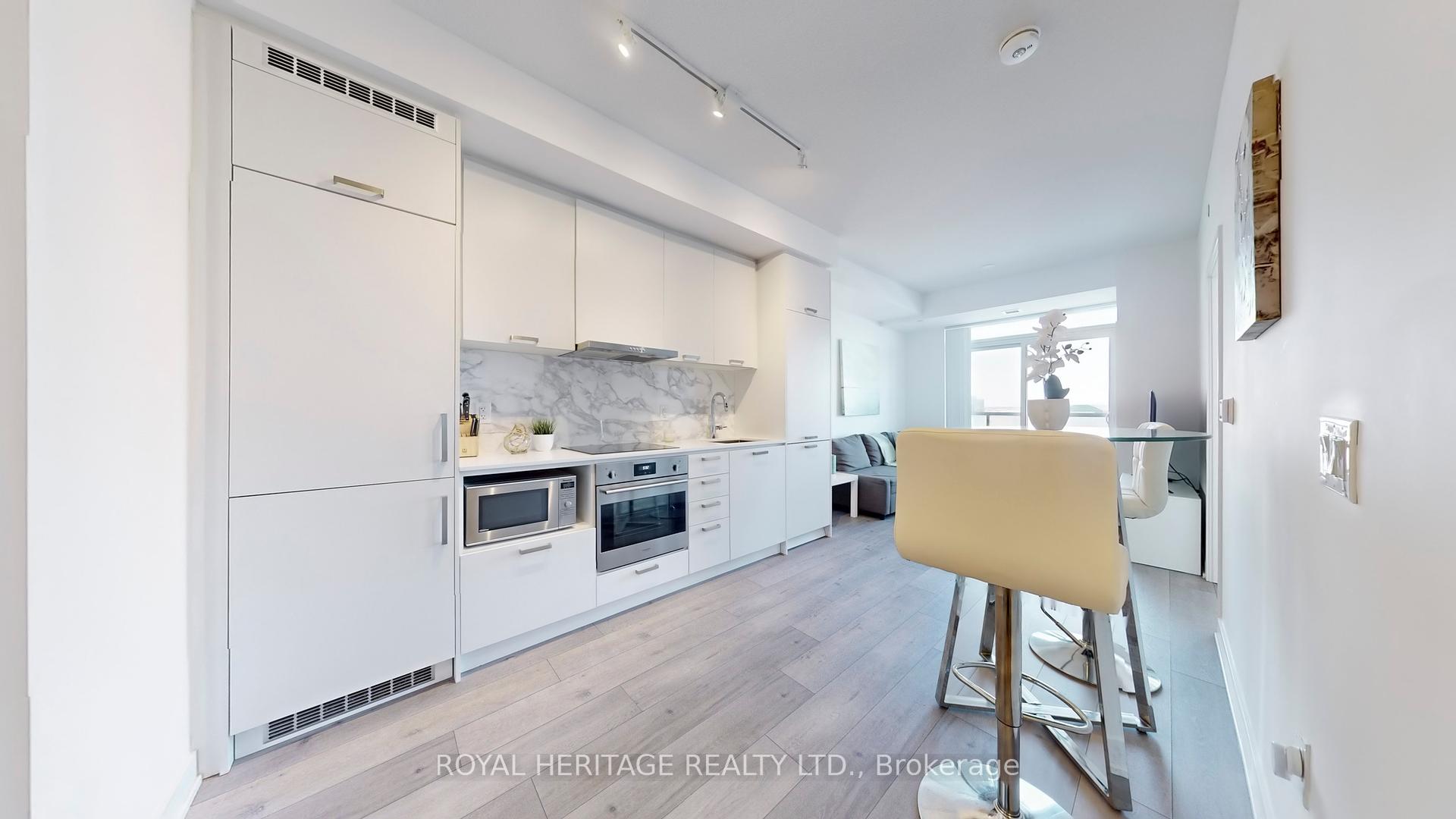 2 Bedrooms Condo at 10 Honeycrisp,  Vaughan For sale