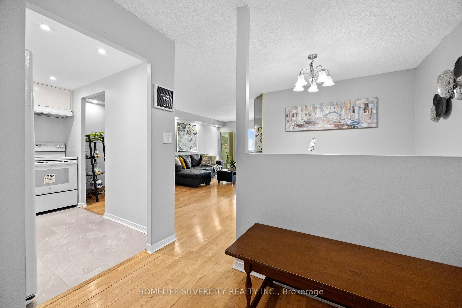 3 Bedrooms Condo at 145 Hillcrest, Mississauga For sale