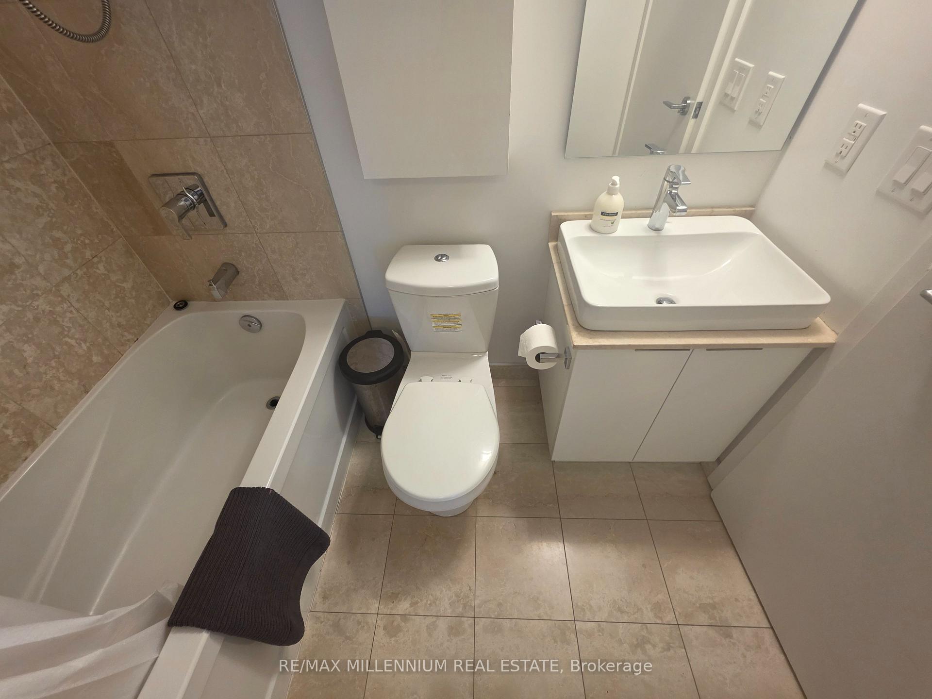 2 Bedrooms Condo at 14 York, Toronto For sale