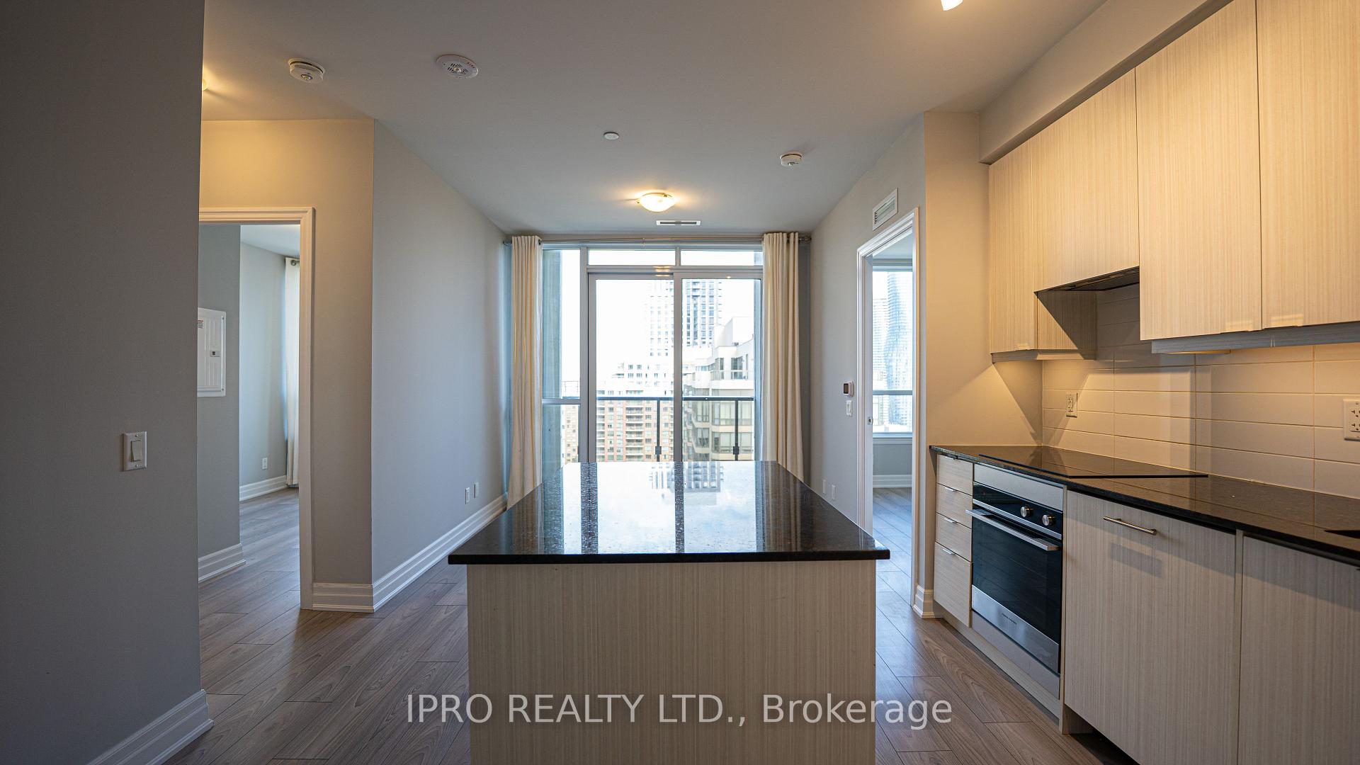 2 Bedrooms Condo at 36 Elm Dr W, Mississauga For sale