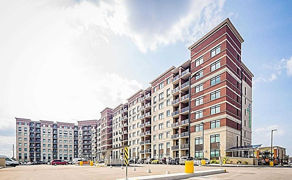 7325 Markham