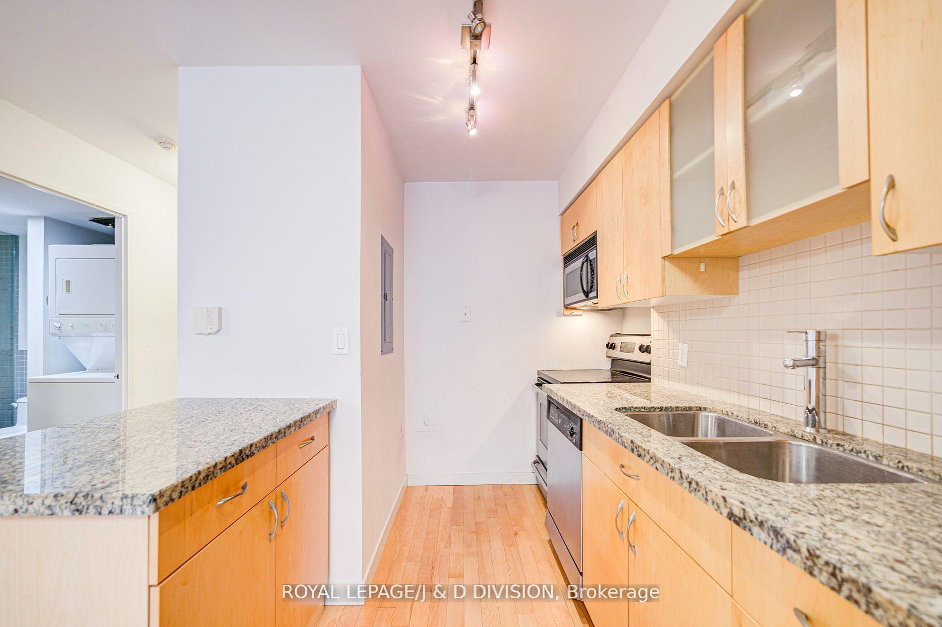 3 Bedrooms Condo at 1005 King, Toronto For sale