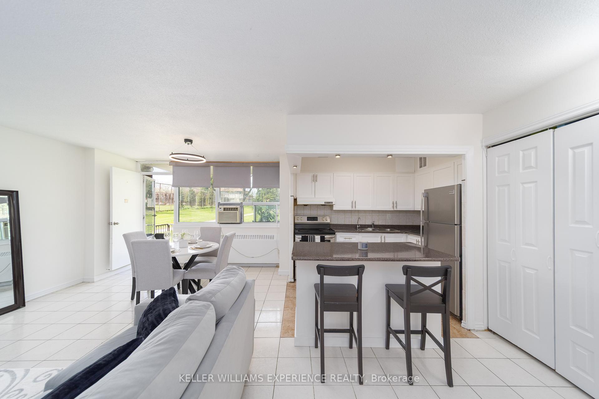 2 Bedrooms Condo at 180 Markham, Toronto For sale