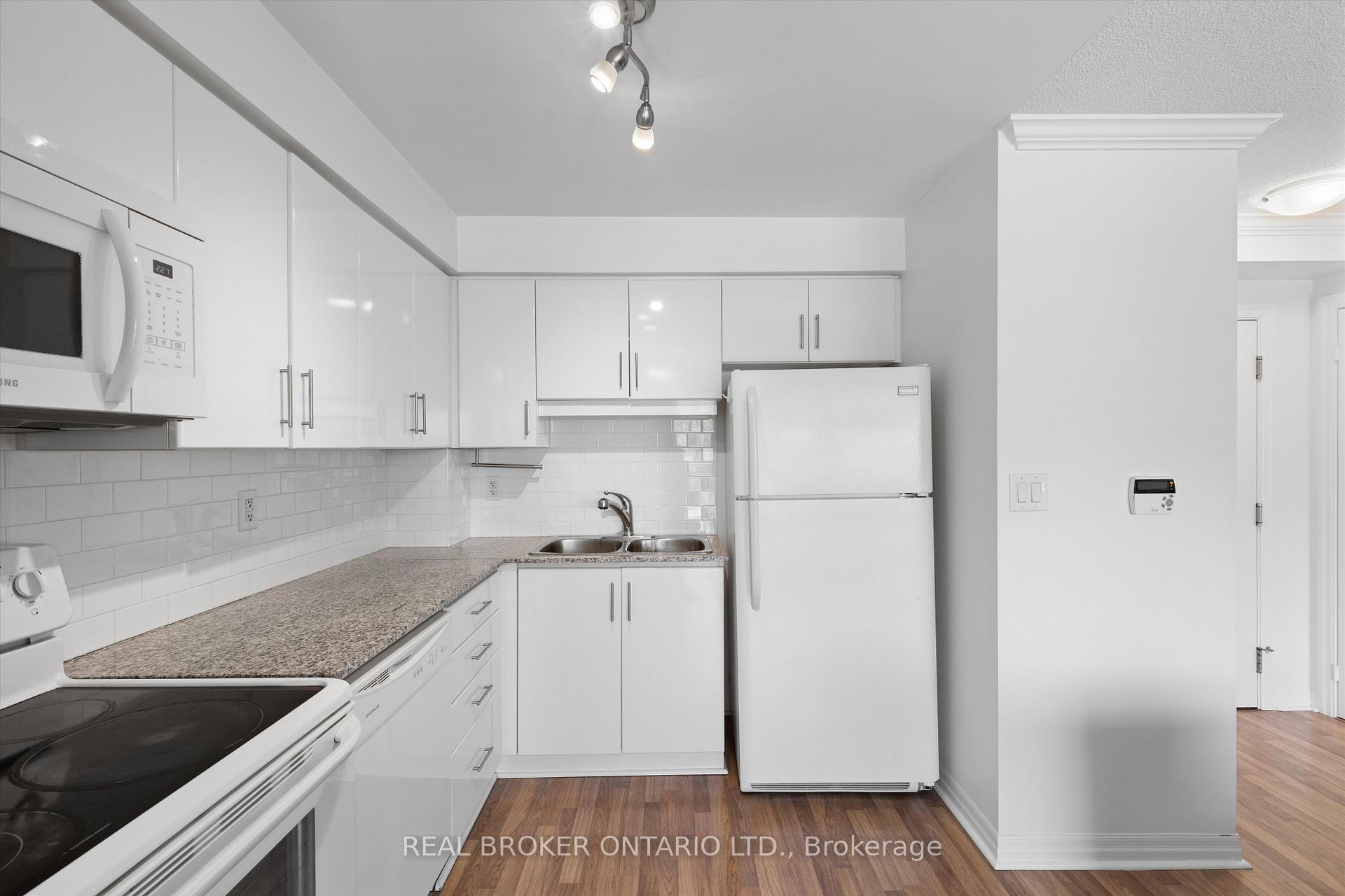 1 Bedroom Condo at 2035 Sheppard, Toronto For sale