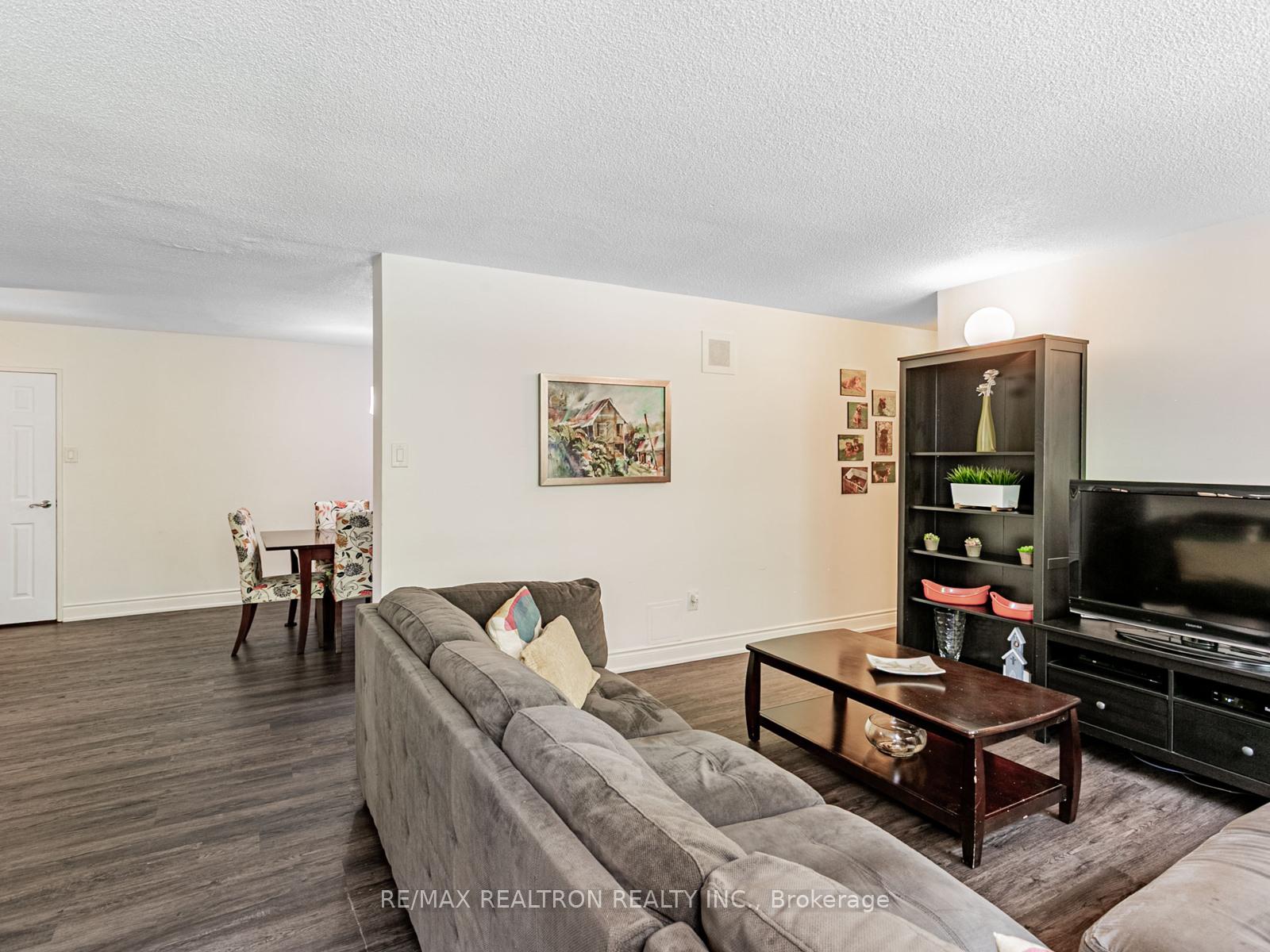 2 Bedrooms Condo at 22 Shallmar, Toronto For sale