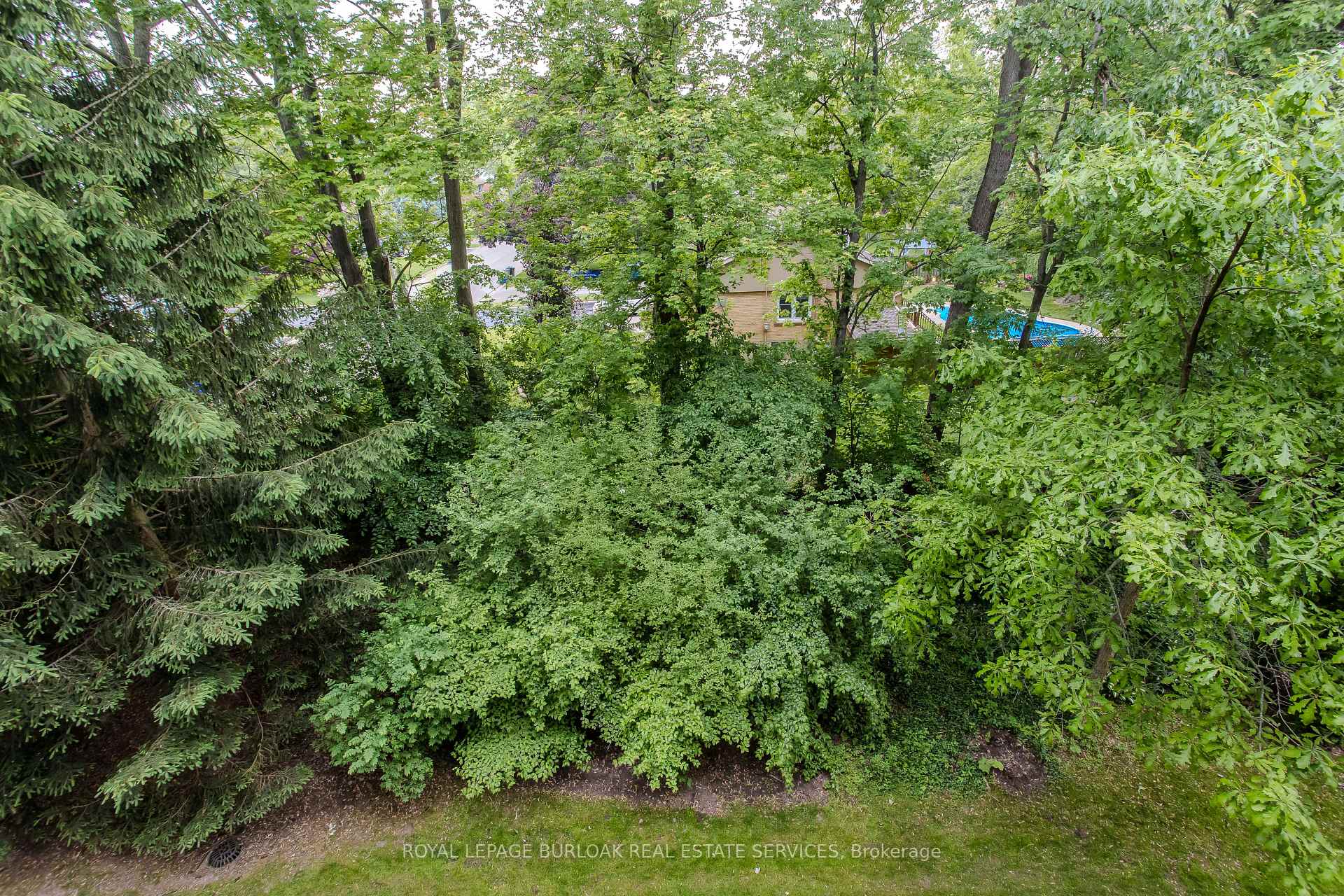 2 Bedrooms Condo at 100 Burloak, Burlington For sale