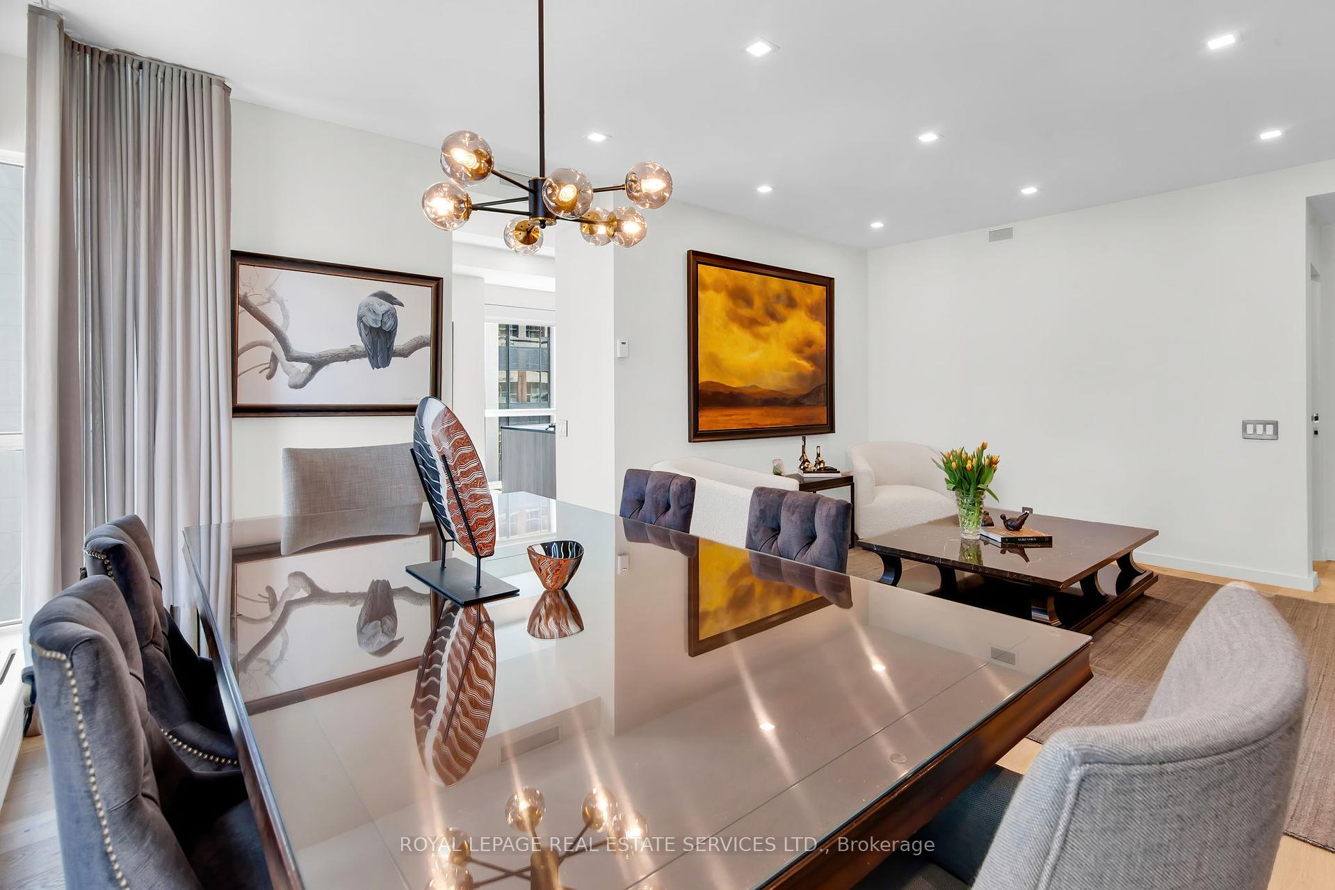 2 Bedrooms Condo at 38 Avenue, Toronto For sale