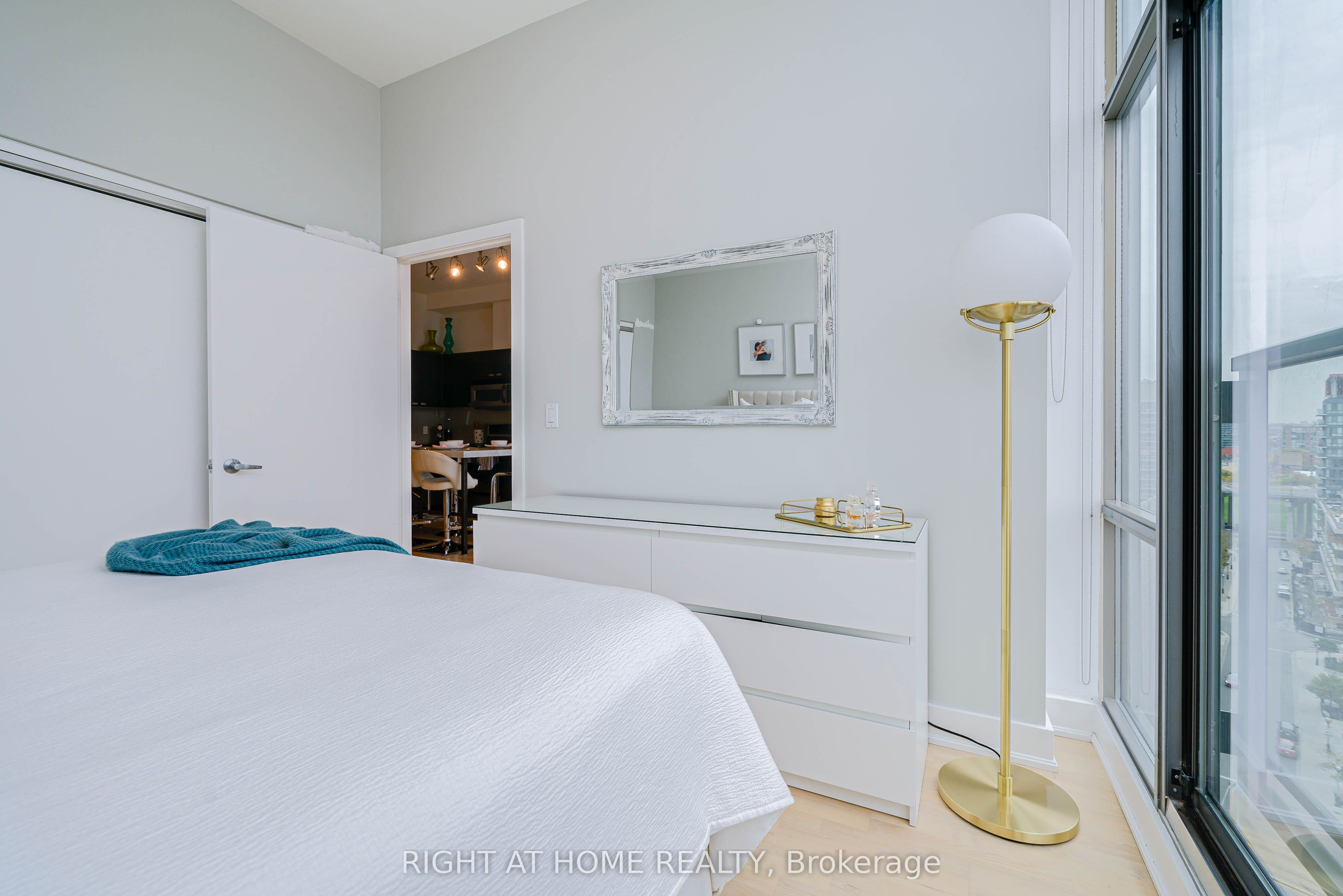 637 Lake Shore Boulevard W, #1020