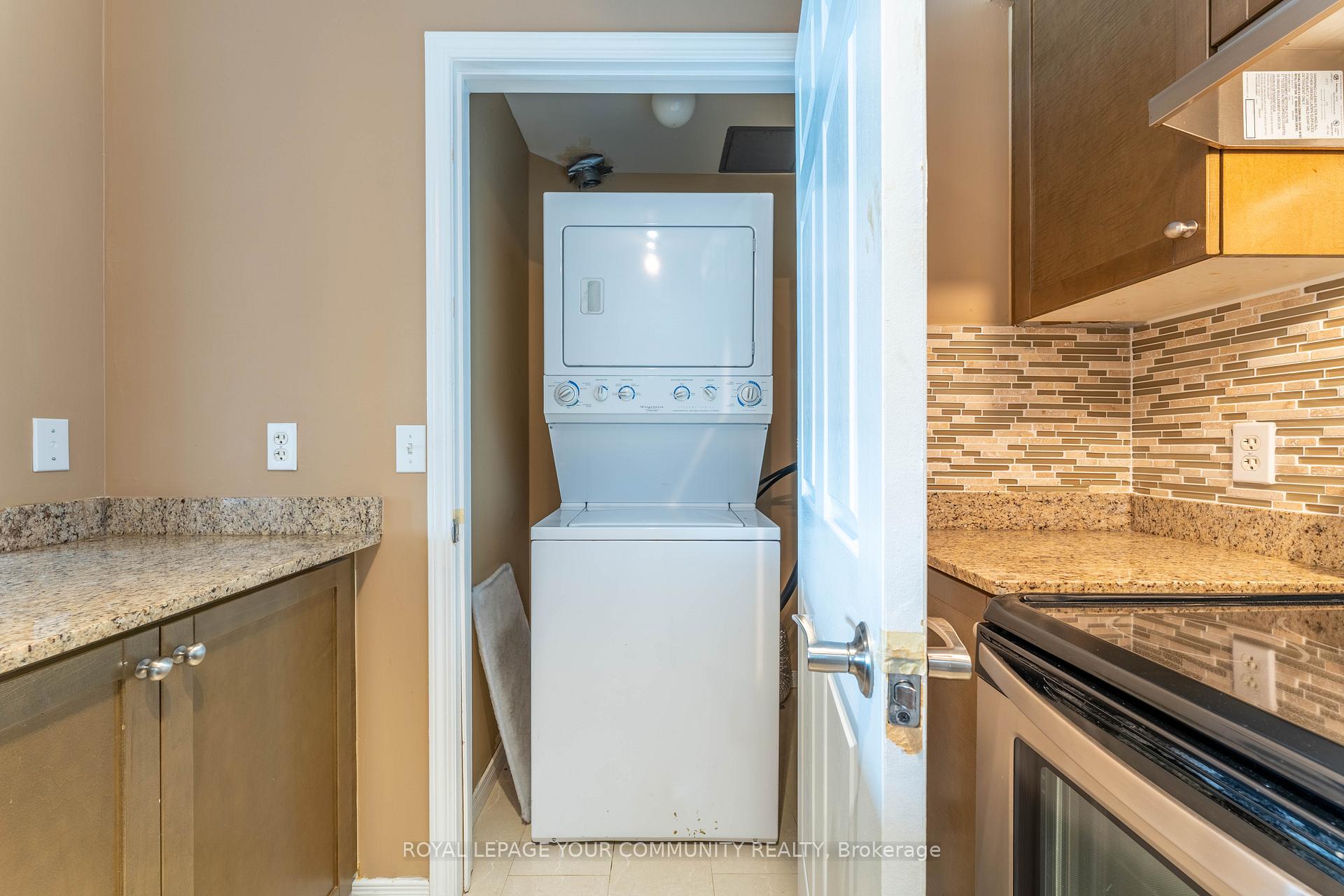 3 Bedrooms Condo at 1 Maison Parc, Vaughan For sale