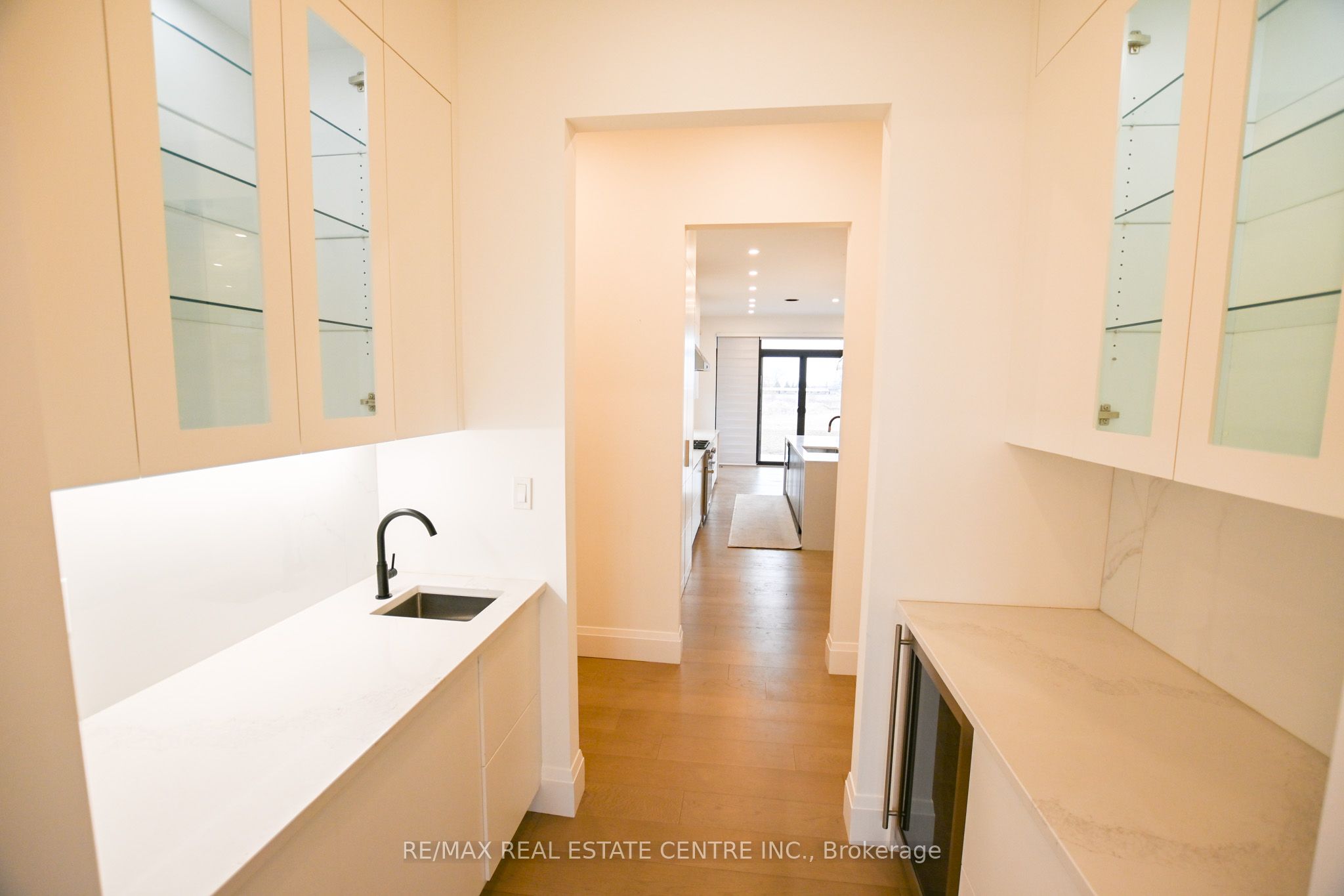 7325 Sunset Place, #3