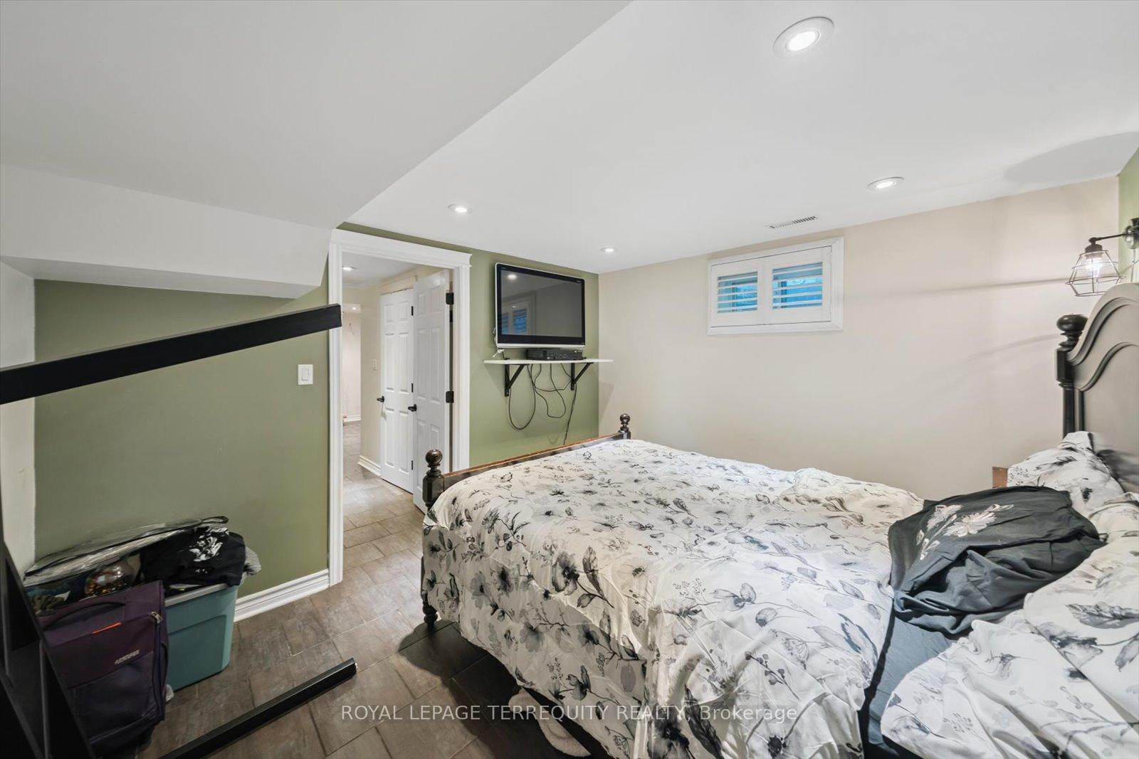 4 Bedrooms Condo at 1825 Hyde Mill, Mississauga For sale