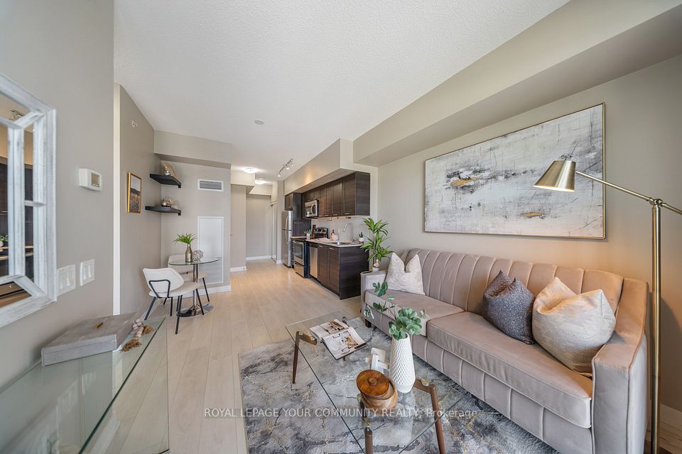 2200 Lakeshore