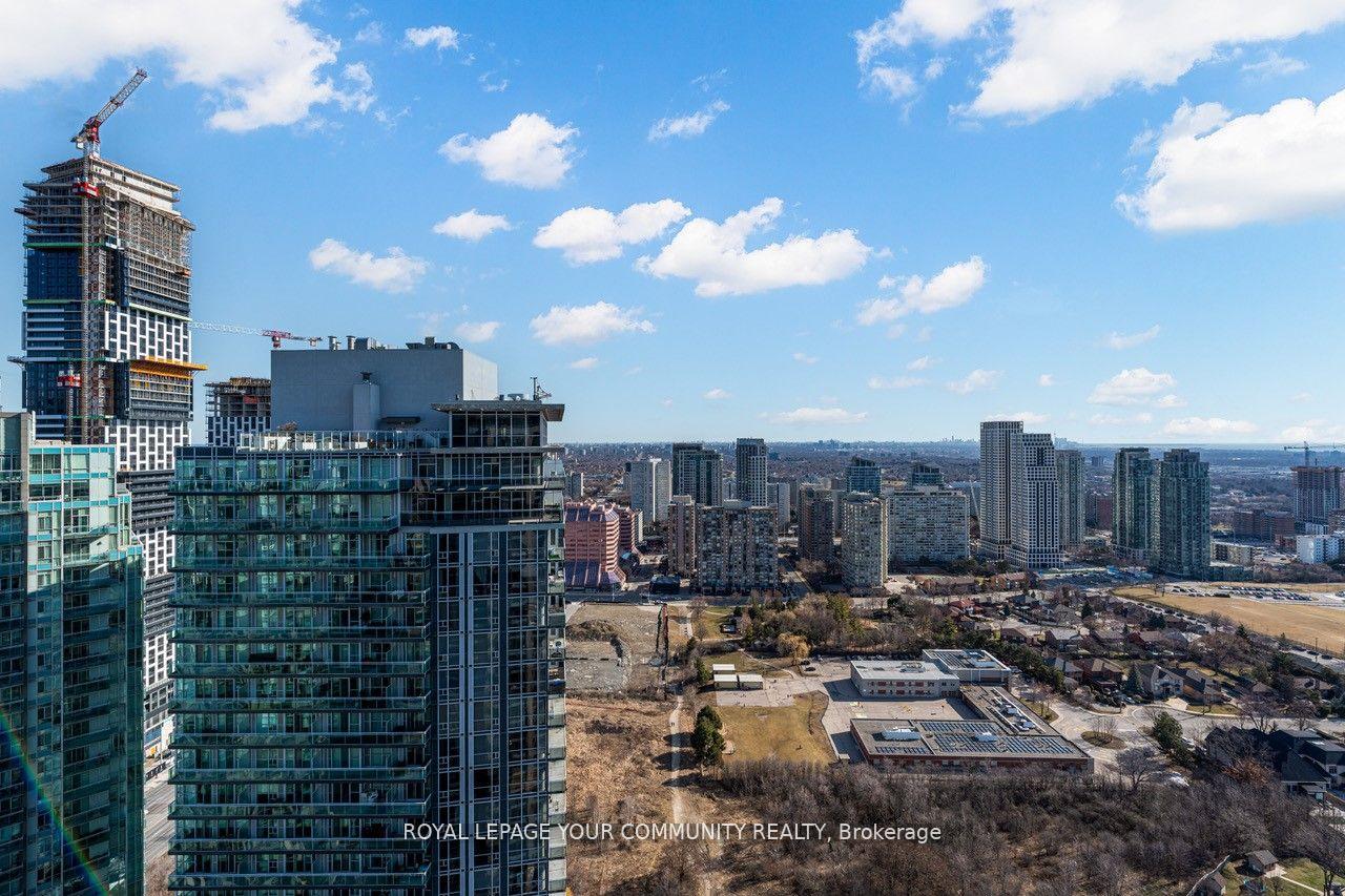 2 Bedrooms Condo at 225 Webb, Mississauga For sale