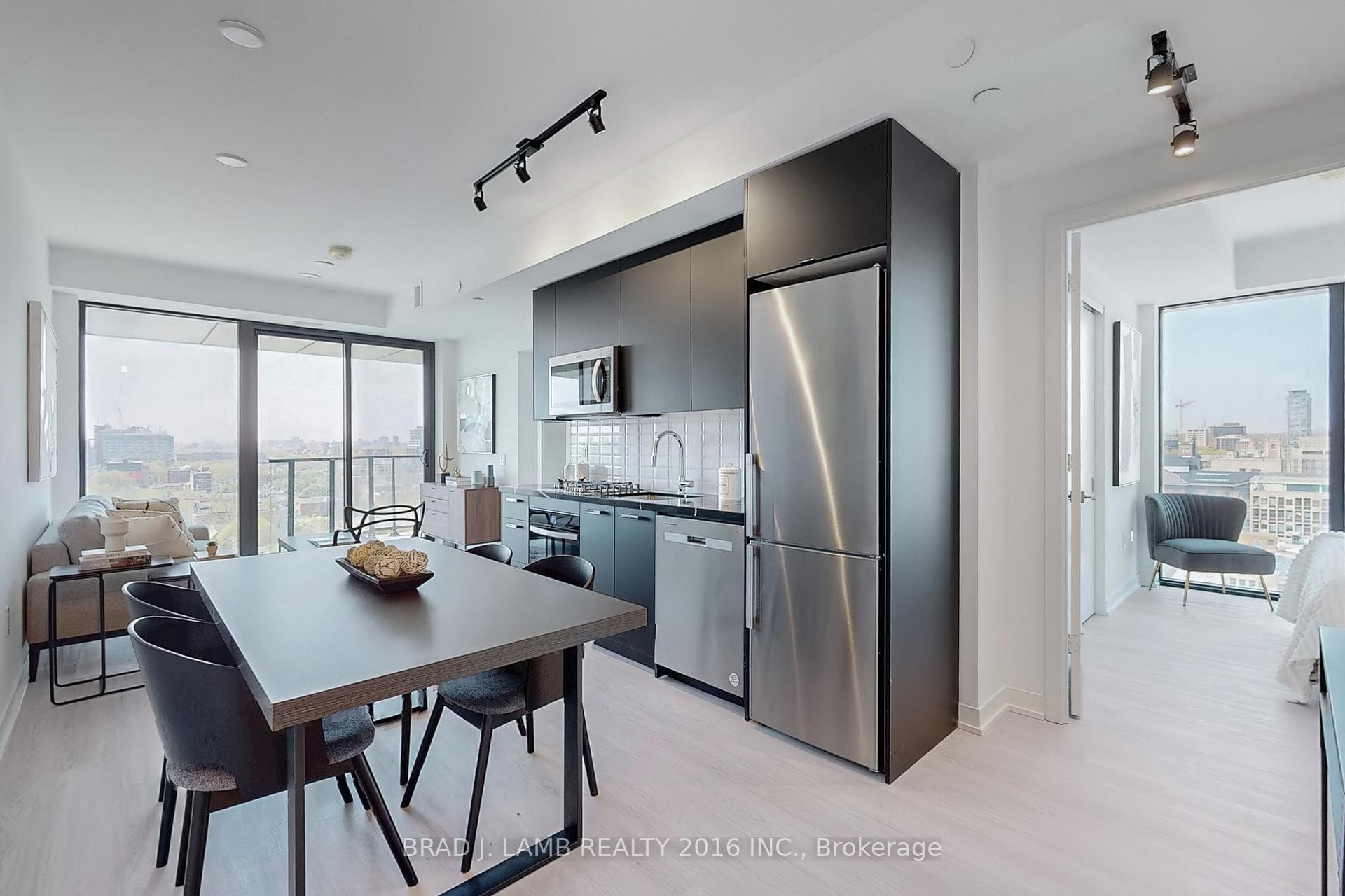2 Bedrooms Condo at 195 McCaul, Toronto For sale