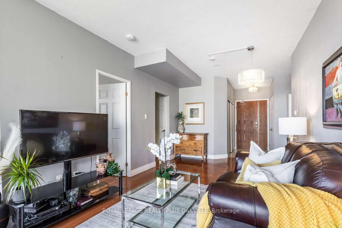 2511 Lakeshore Road W, #517