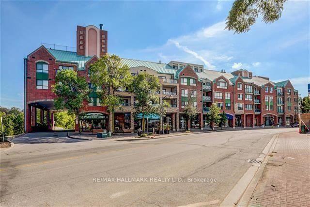 3 Bedrooms Condo at 121 Woodbridge, Vaughan For sale