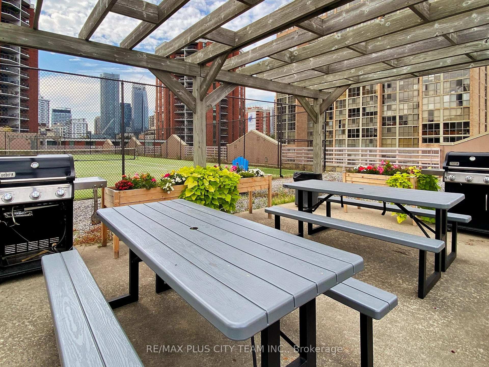 4 Bedrooms Condo at 60 Homewood, Toronto For sale