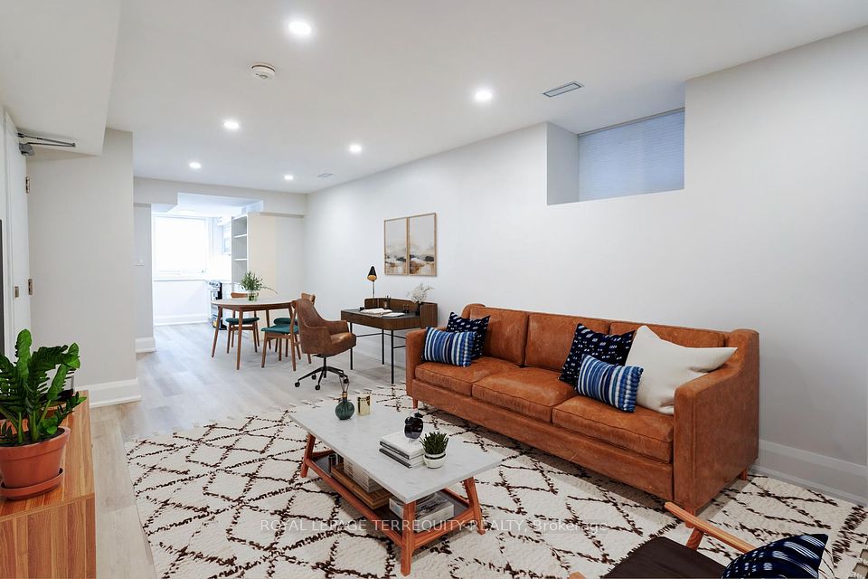 208 Bellwoods Avenue