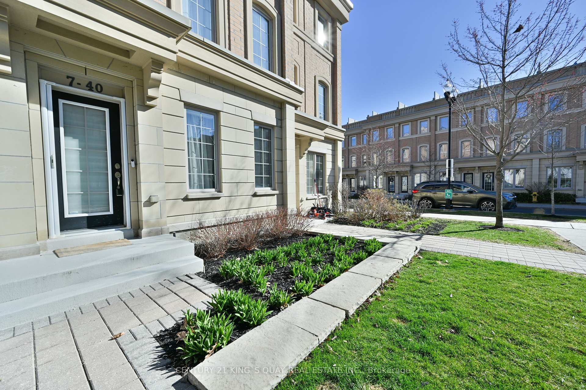 3 Bedrooms Condo at 40 Hargrave,  Toronto For sale