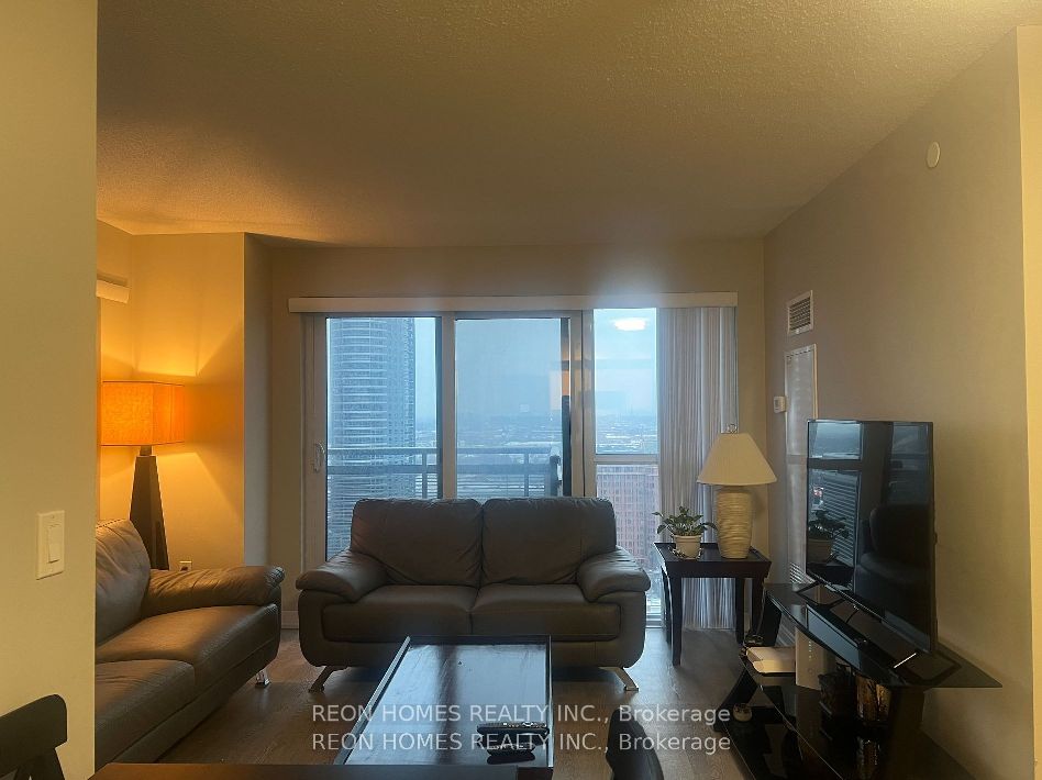 275 Village Green Square, #2116