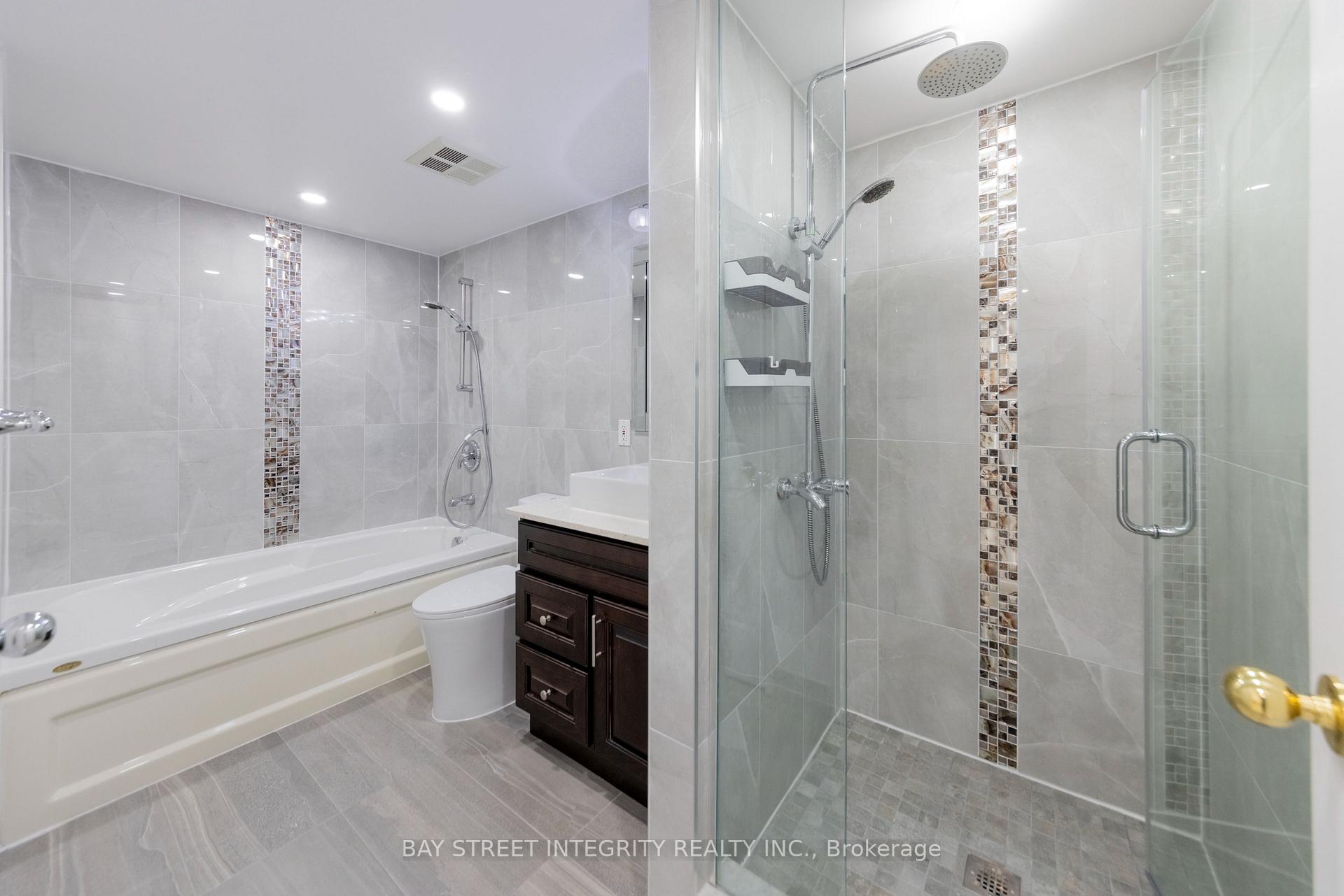 2 Bedrooms Condo at 28 Hollywood, Toronto For sale