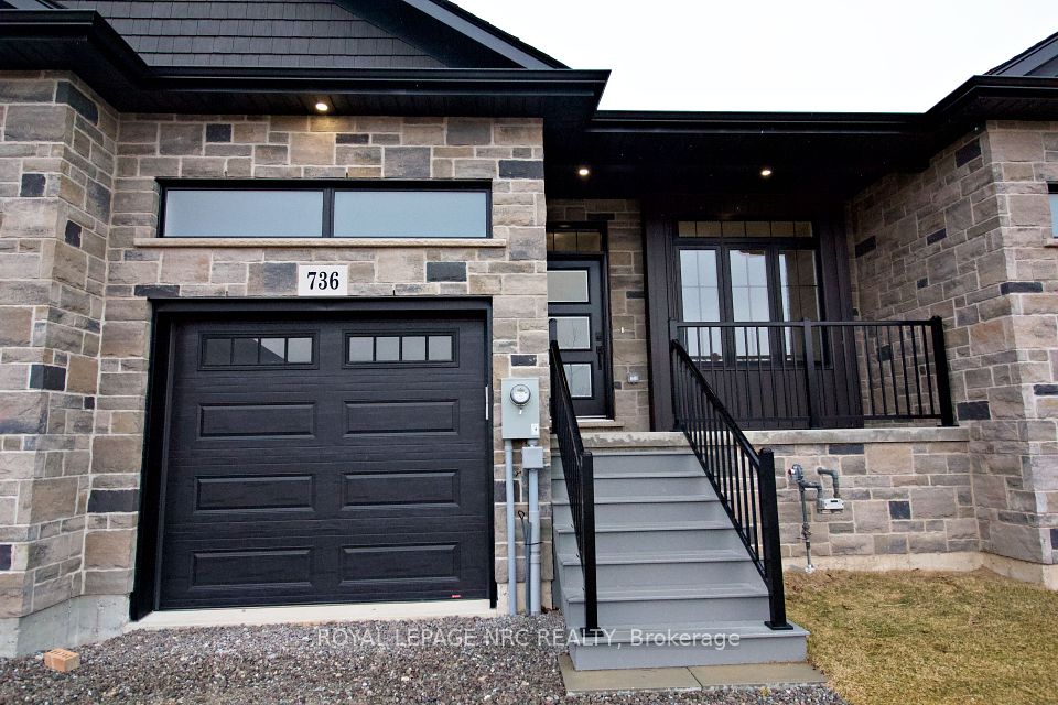 736 Clarence
