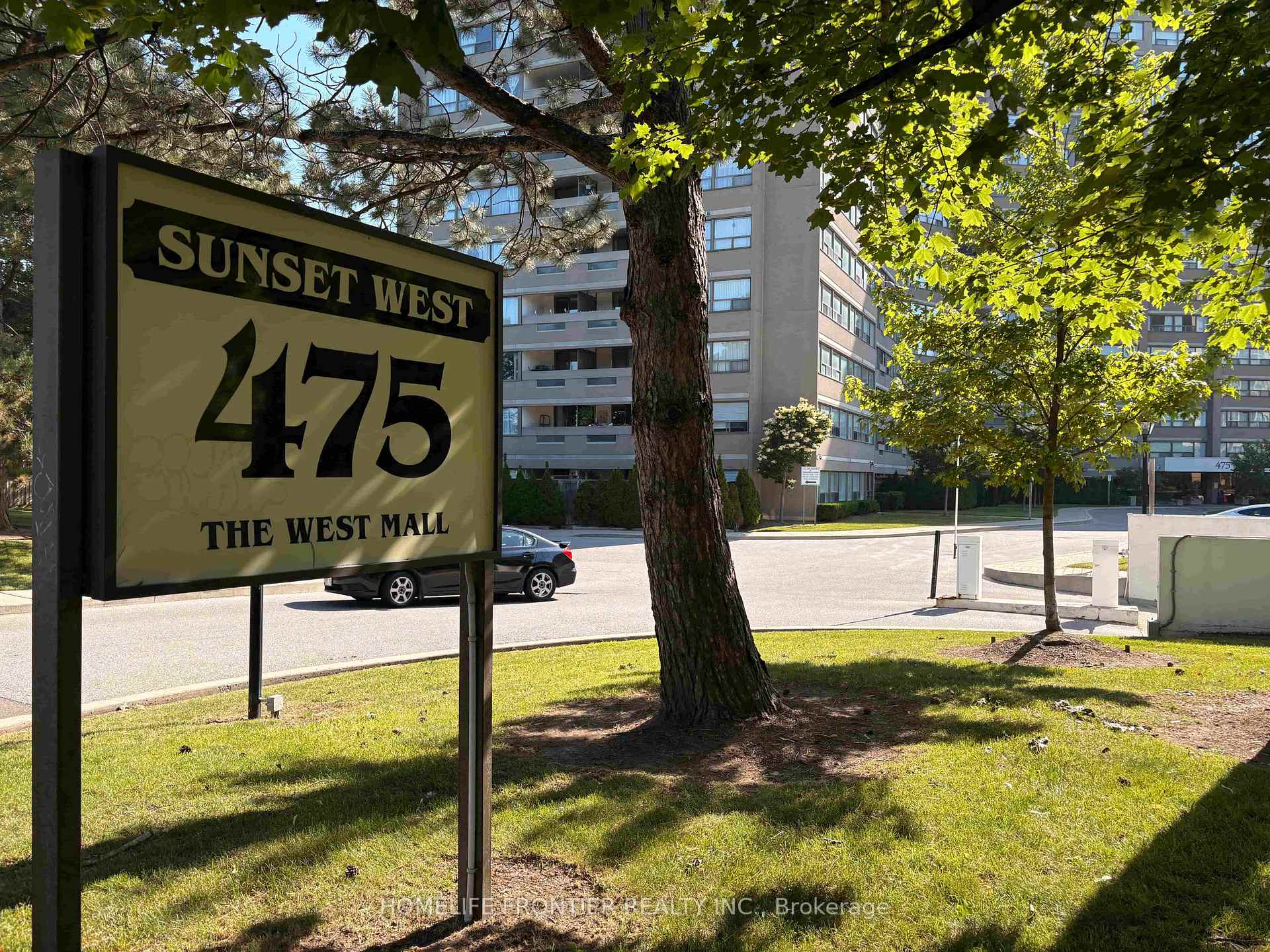 4 Bedrooms Condo at 475 The West Mall, Toronto For sale