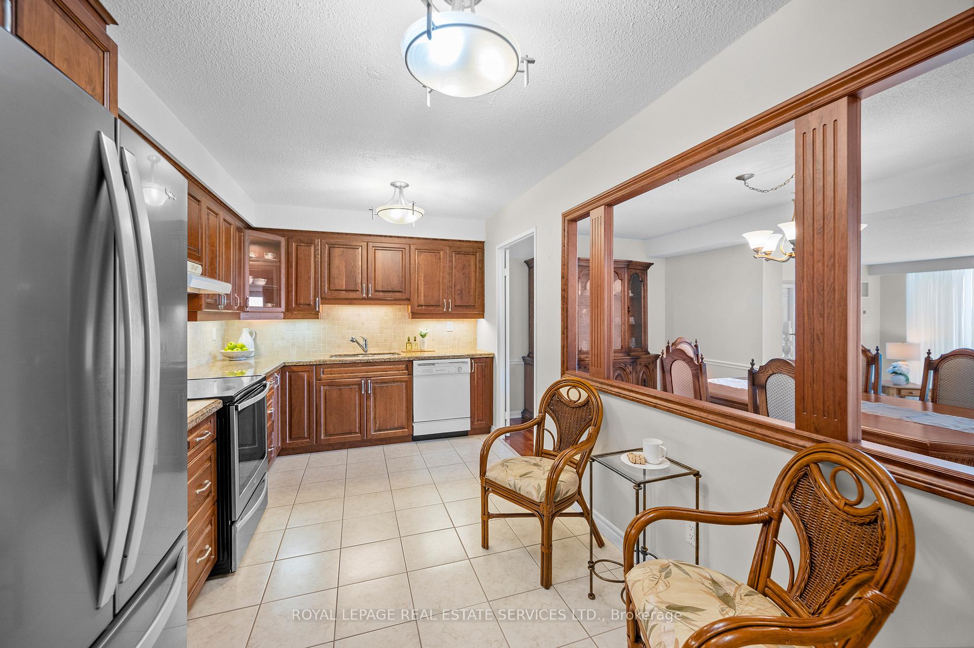 2 Bedrooms Condo at 2185 Marine,  Oakville For sale
