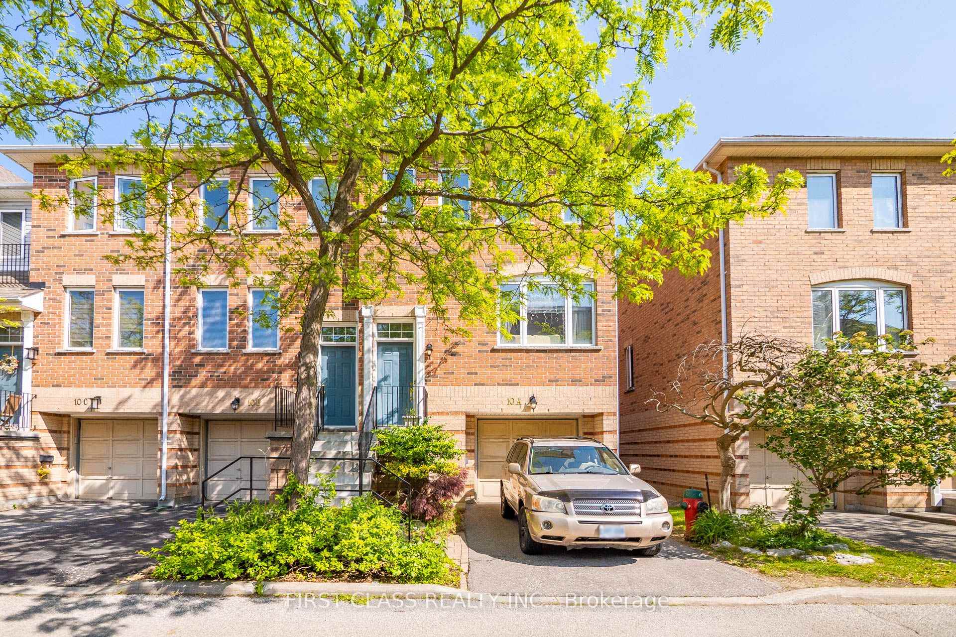 4 Bedrooms Condo at 10A Leaside Park, Toronto For sale