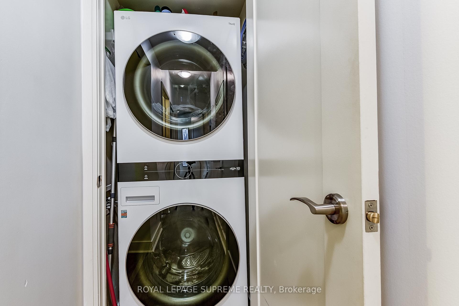 2 Bedrooms Condo at 825 Church, Toronto For sale